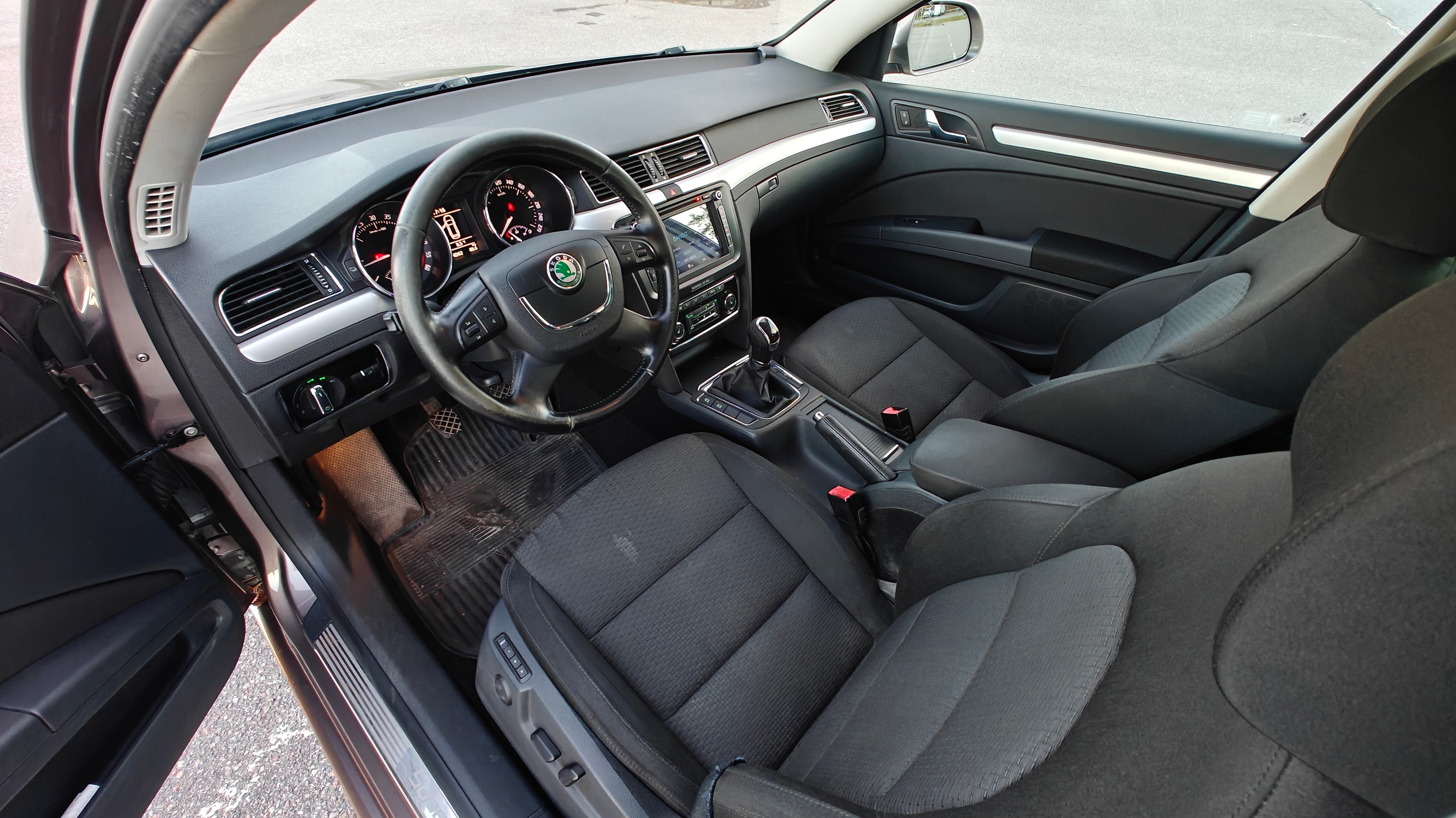 Skoda Superb 2.0 TDI 2012, photo 10/10