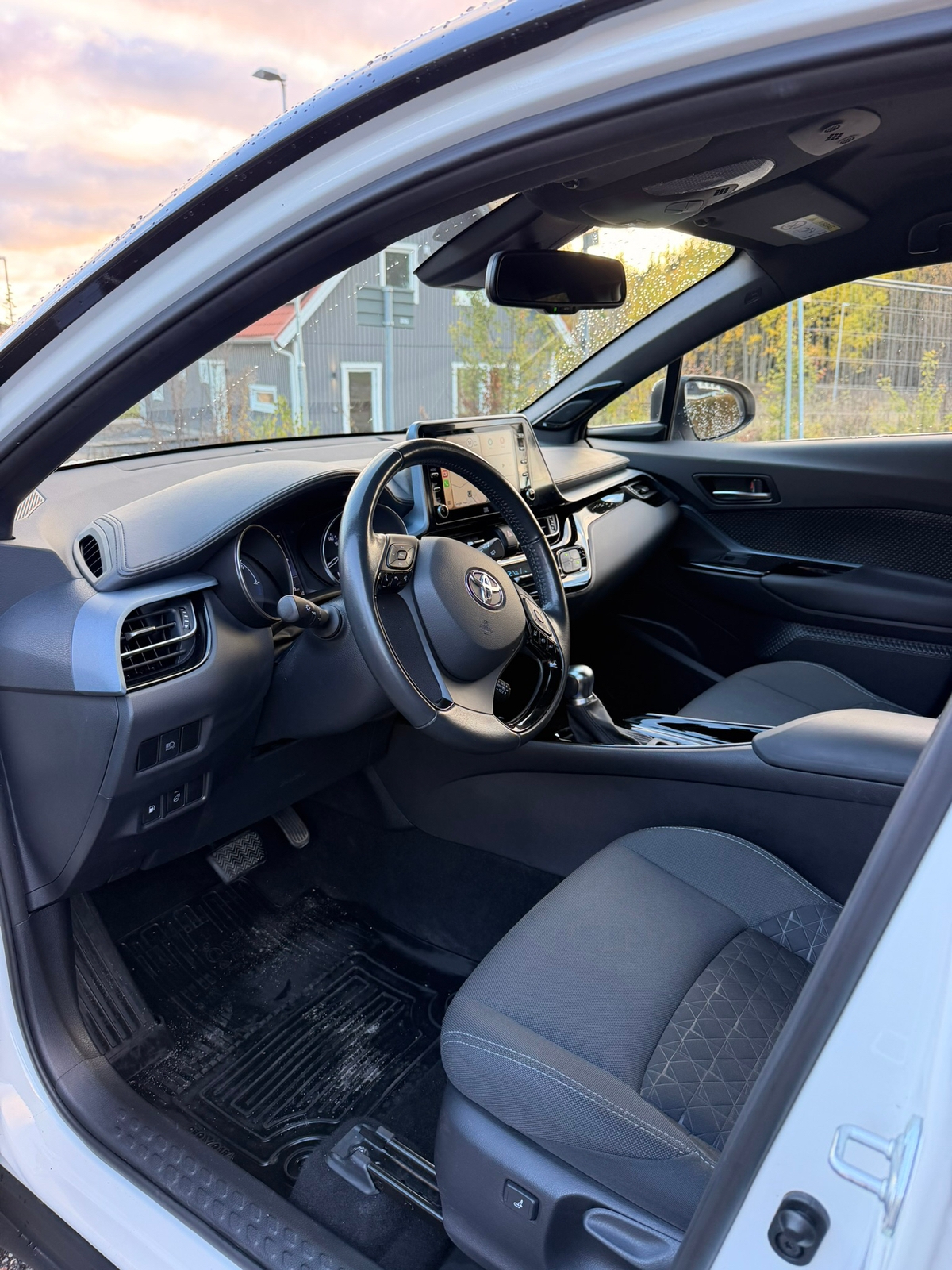 Toyota C-HR 2.0 Hybrid 2021, bild 6/9