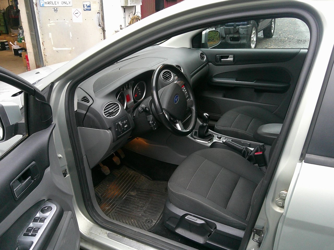 Ford Focus 1.8 Titanium 2009, bild 3/3