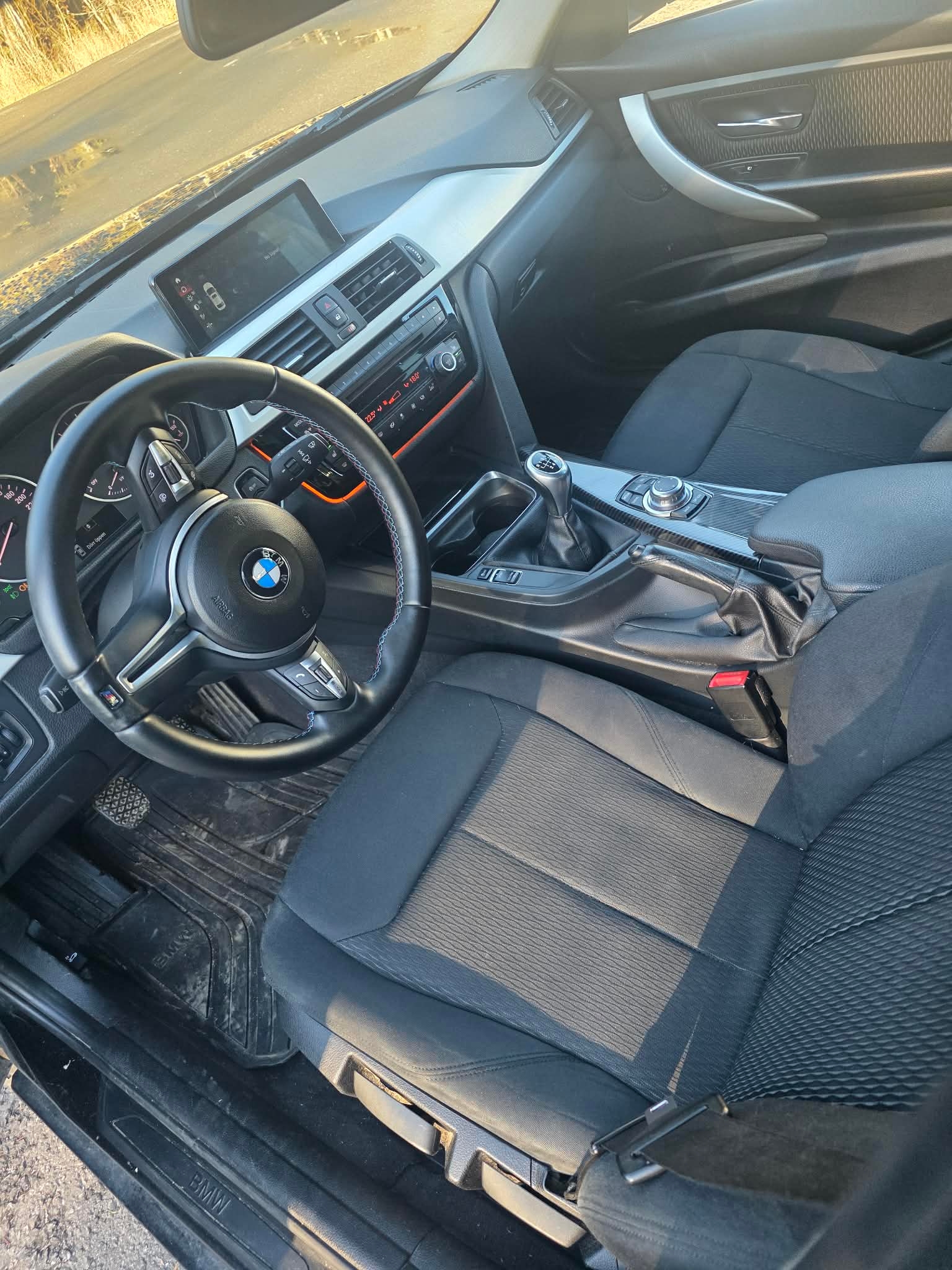 BMW 318d 2013, bild 4/6