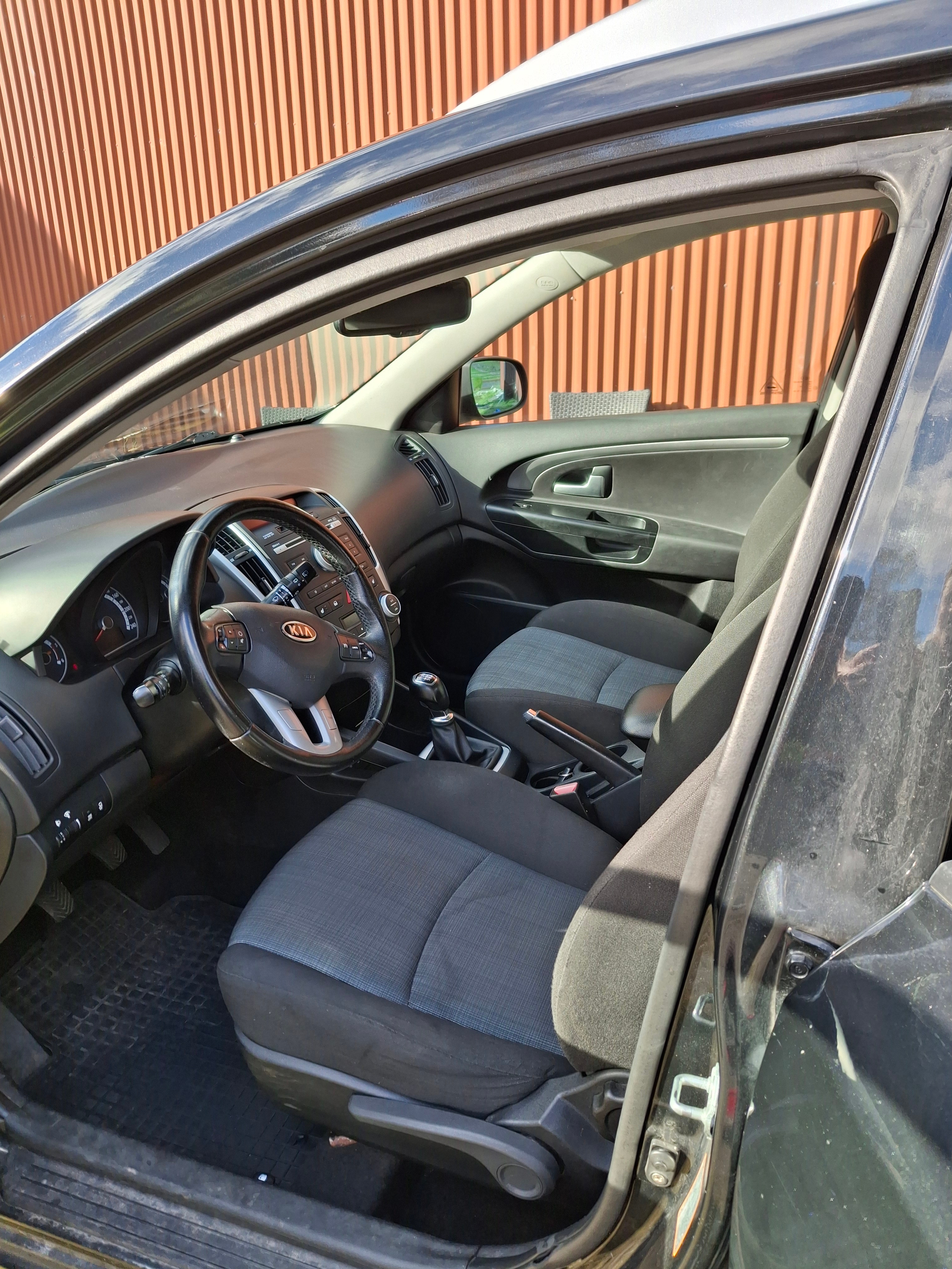 Kia Ceed 1.6 CRDi 115 2010, bild 5/8