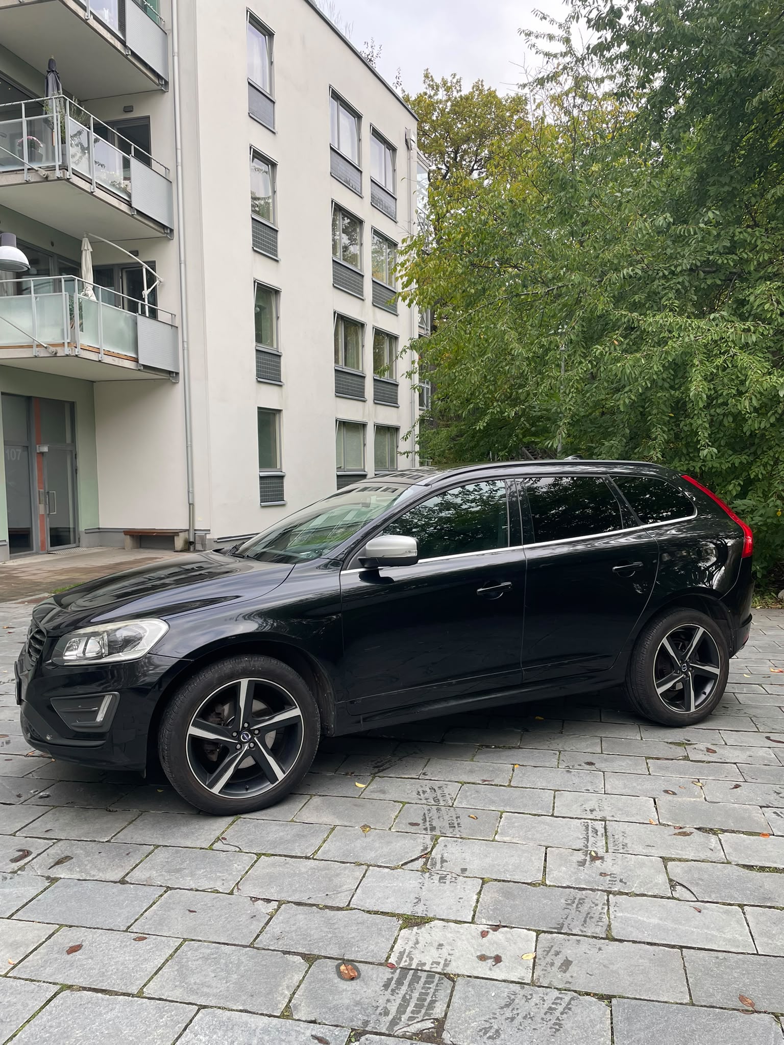 Volvo XC60 D4 R Design 2015, bild 4/27
