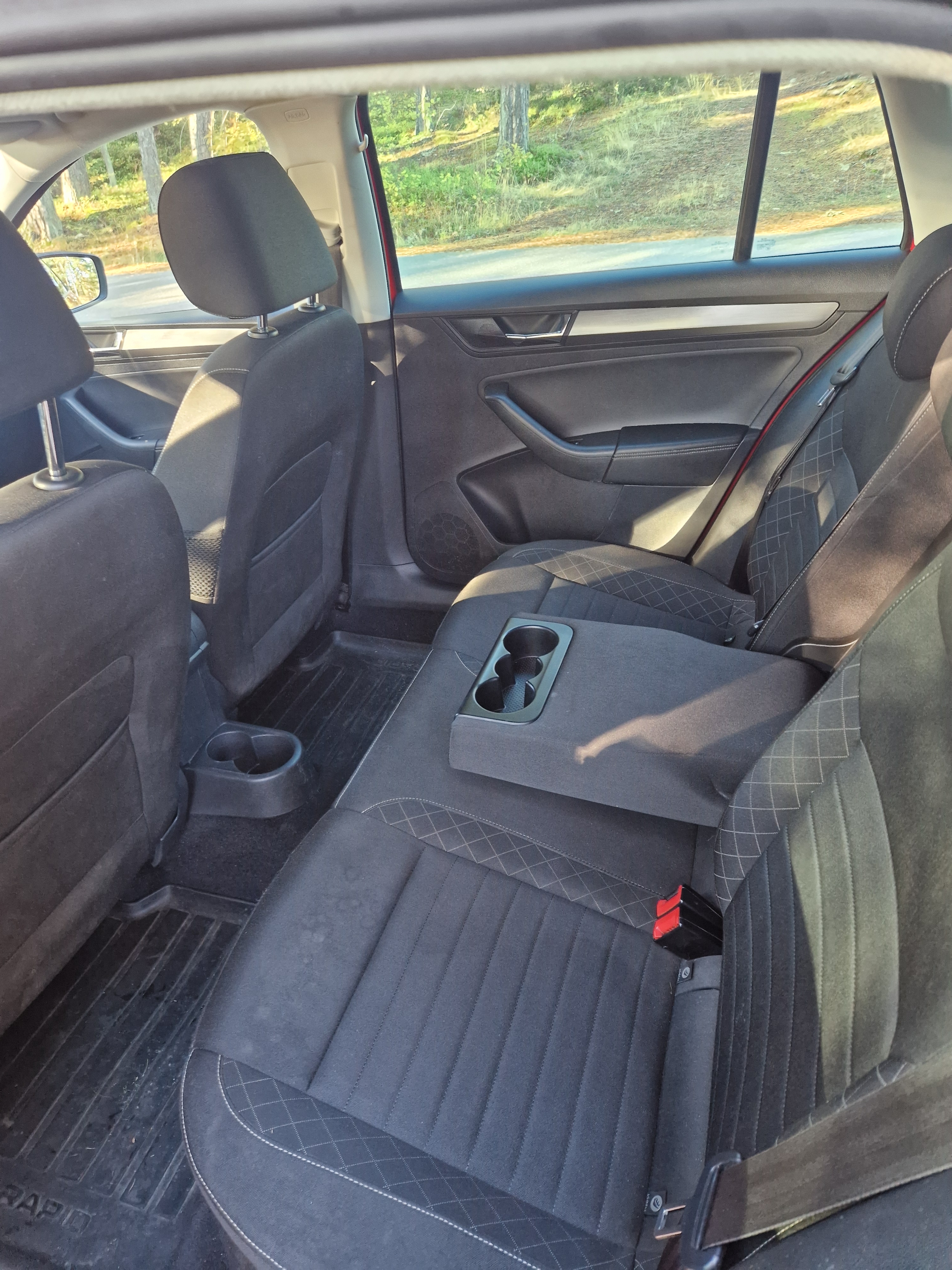Skoda Rapid 1.0 TSI 2018, bild 10/10