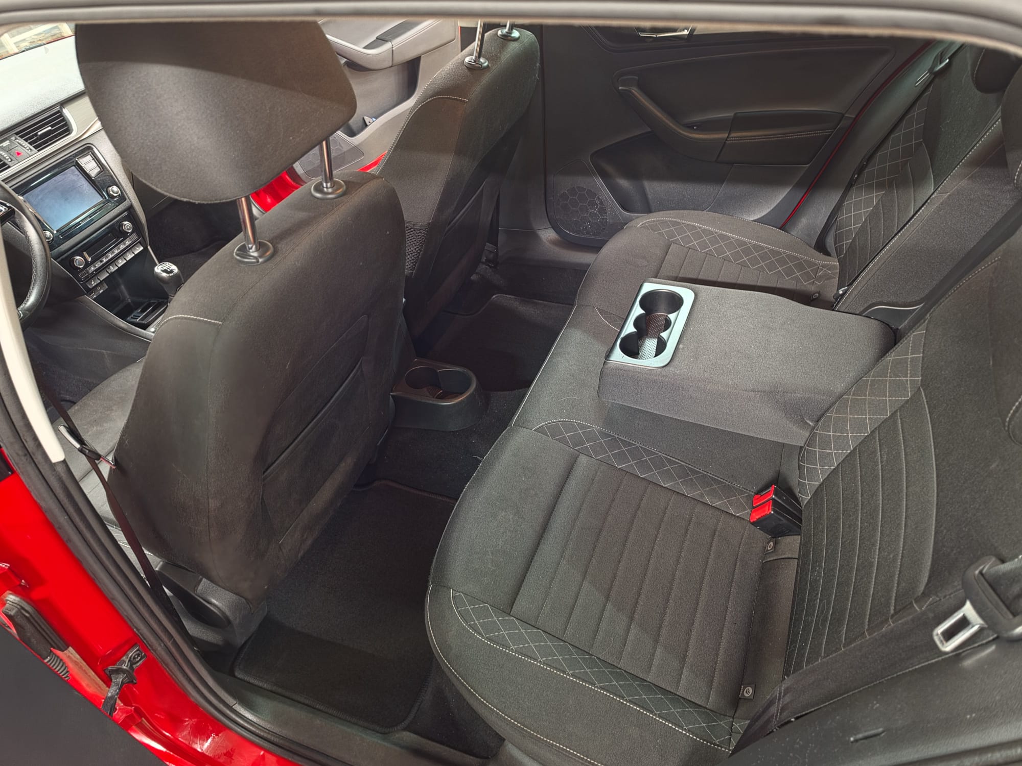 Skoda Rapid 1.0 TSI 2018, bild 9/10