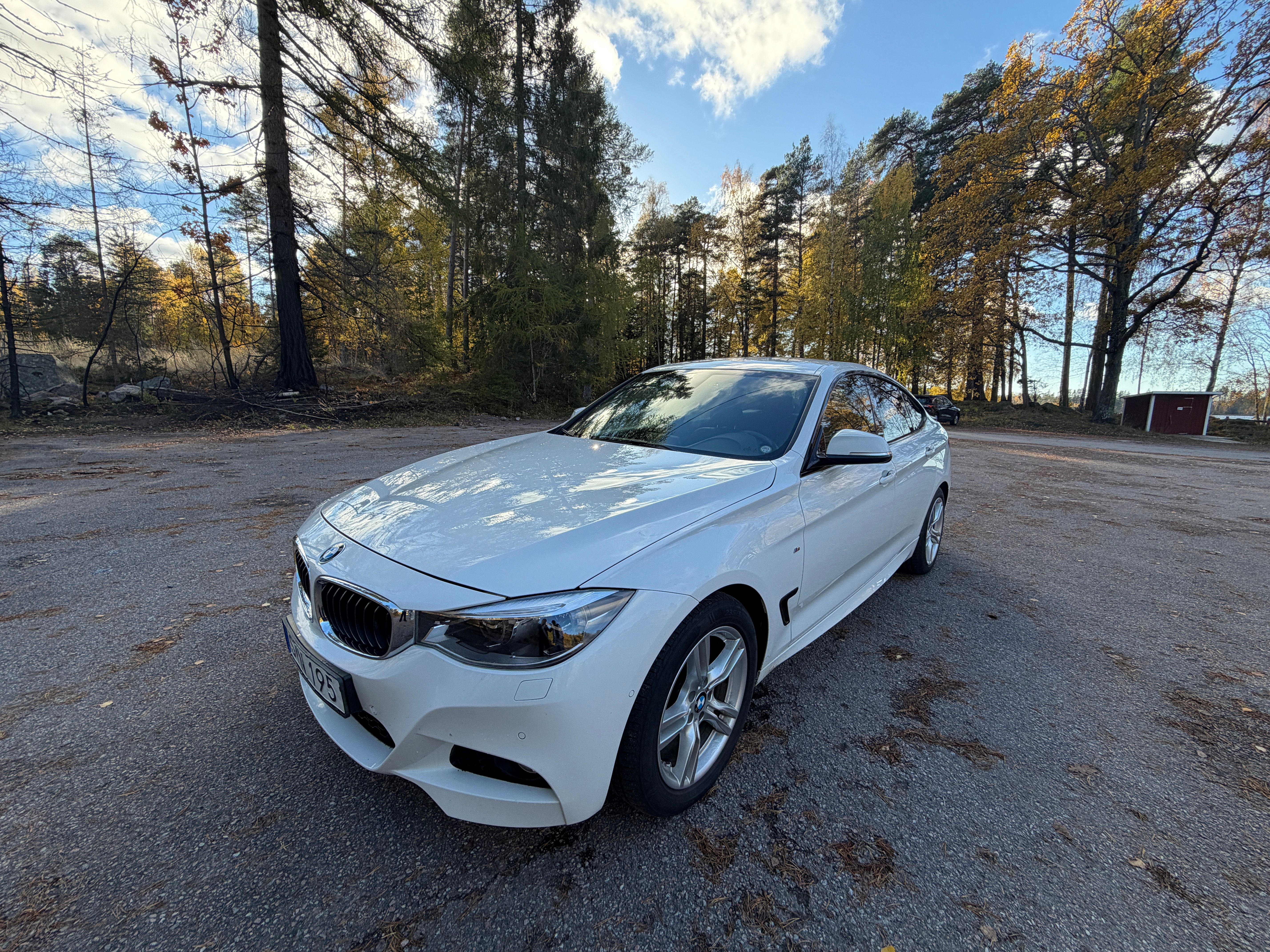 BMW 320d 2017, bild 2/7