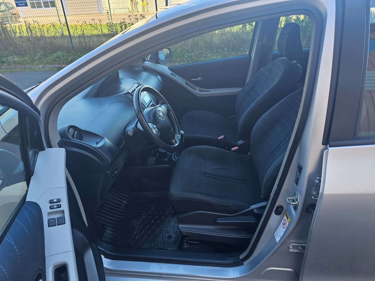 Toyota Yaris 1.3 2008, bild 5/10