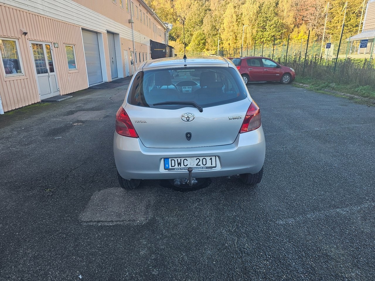 Toyota Yaris 1.3 2008, bild 3/10