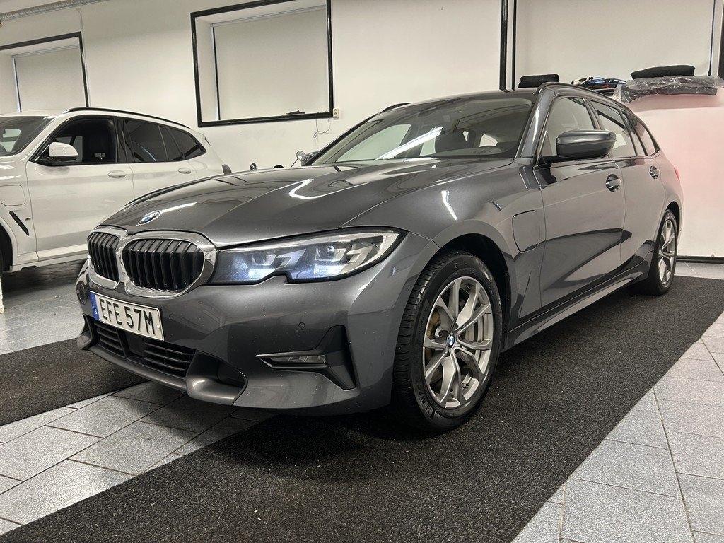BMW 330e
