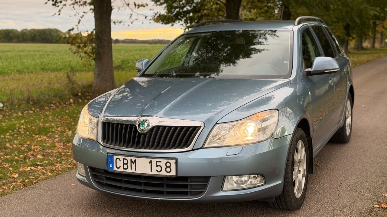 Skoda Octavia 1.2 TSI Elegance 2011, kuva 2/10