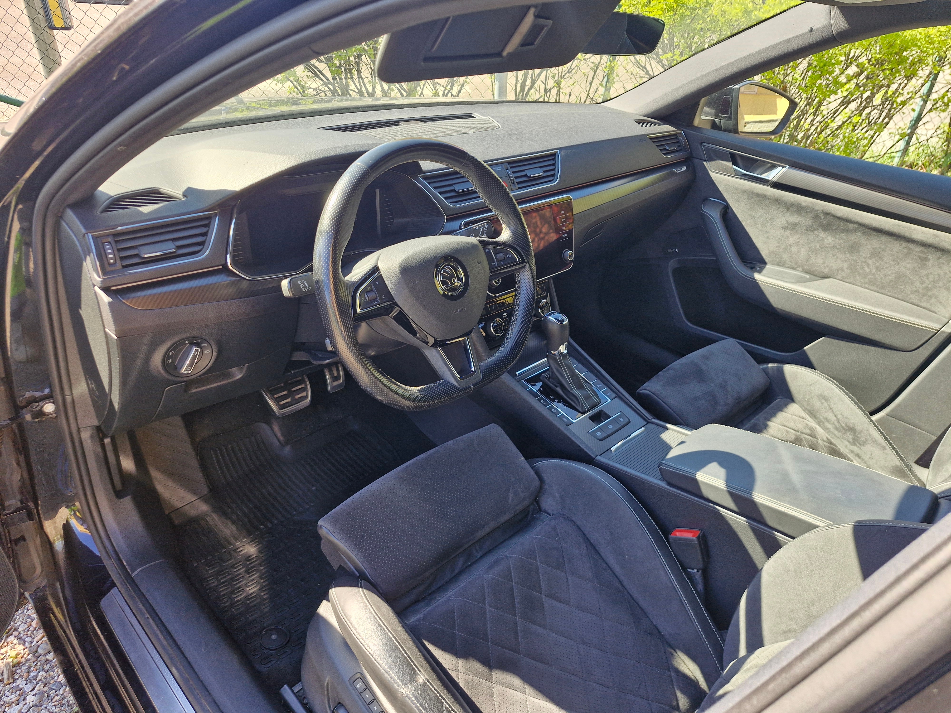 Skoda Superb 2.0 TDI Sportline 2020, bild 7/8