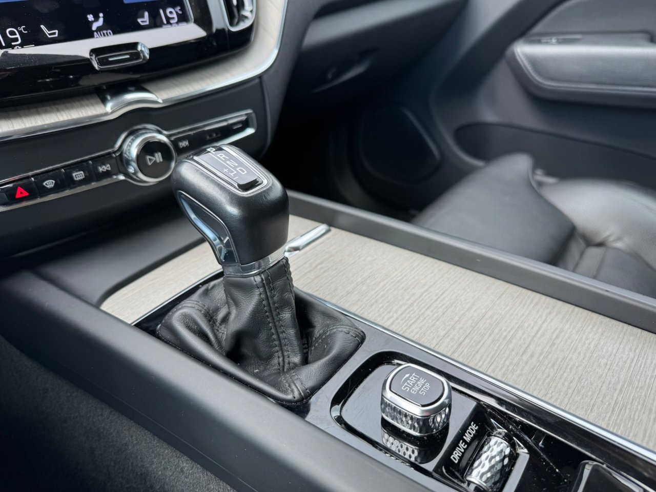 Volvo XC60 D4 Inscription 2019, bild 9/10