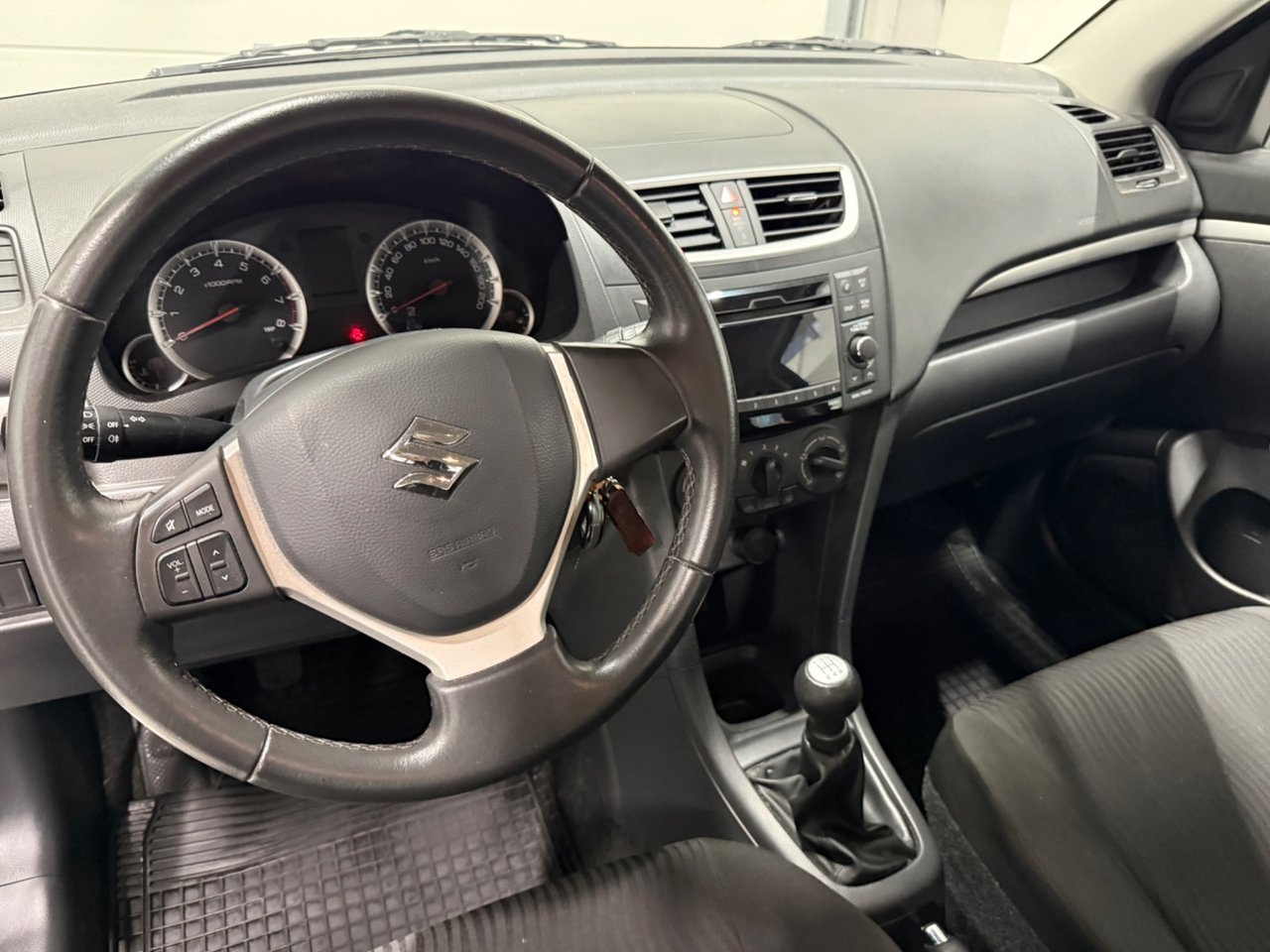 Suzuki Swift 1.2 2012, kuva 6/10