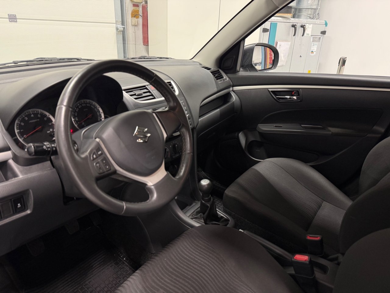 Suzuki Swift 1.2 2012, kuva 5/10
