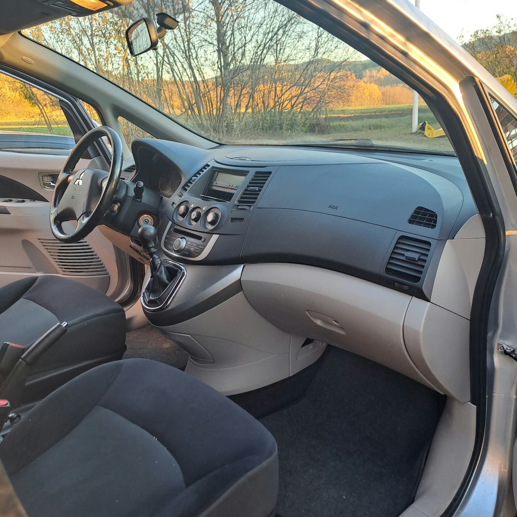 Mitsubishi Grandis 2010, kuva 4/6
