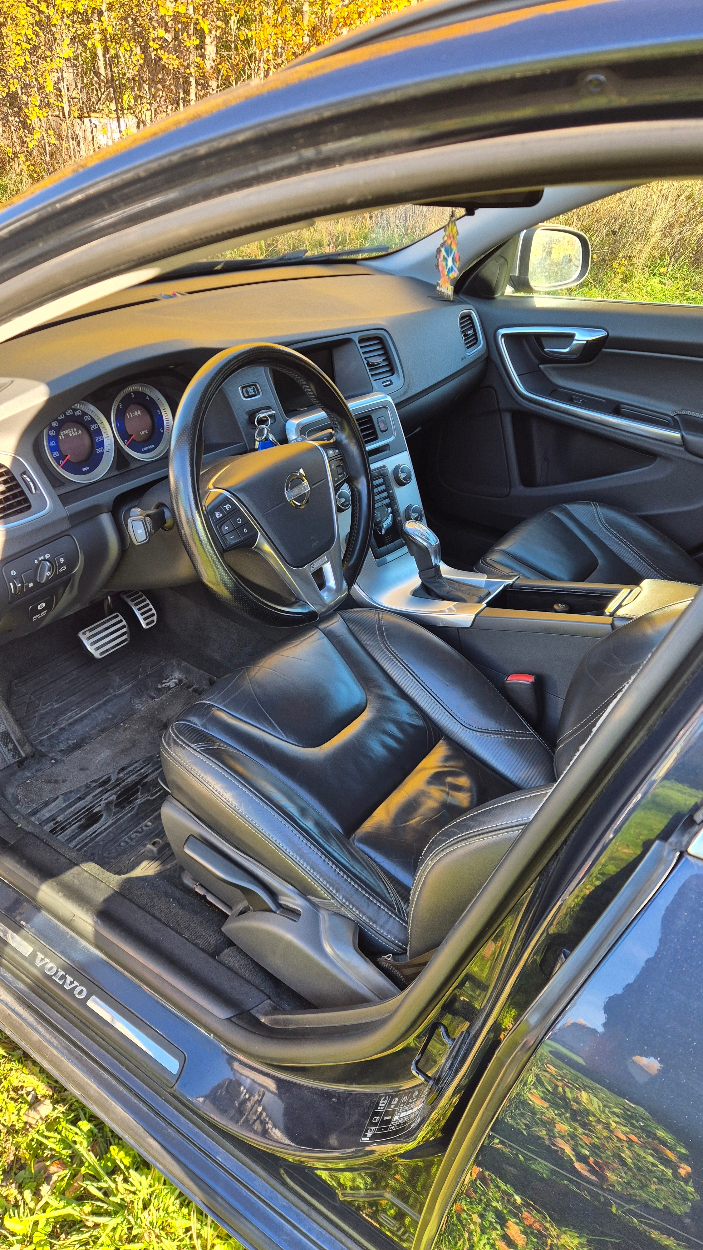 Volvo V60 R Design 2013, bild 4/5