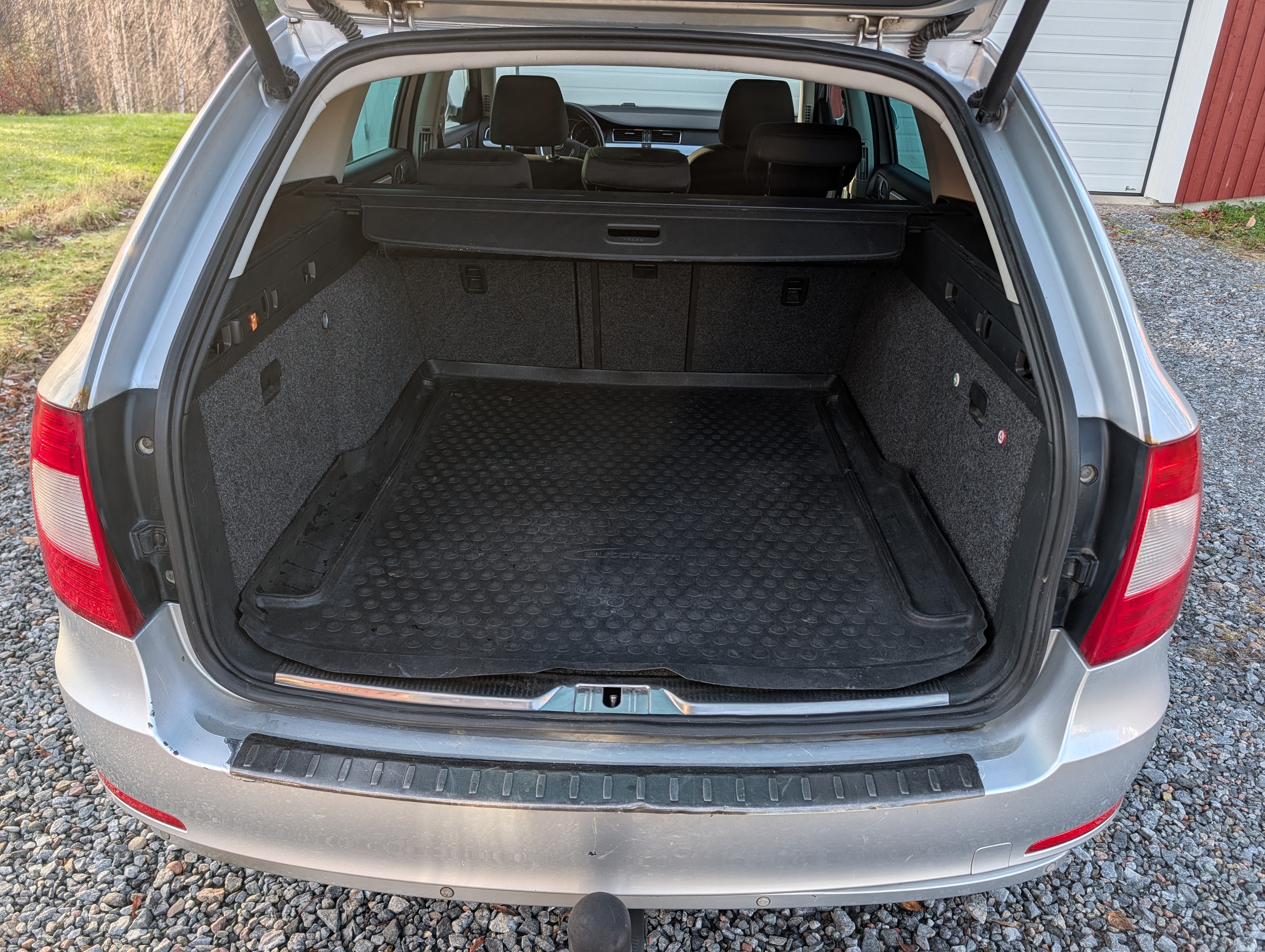 Skoda Superb 2.0 TDI 2012, bild 7/8
