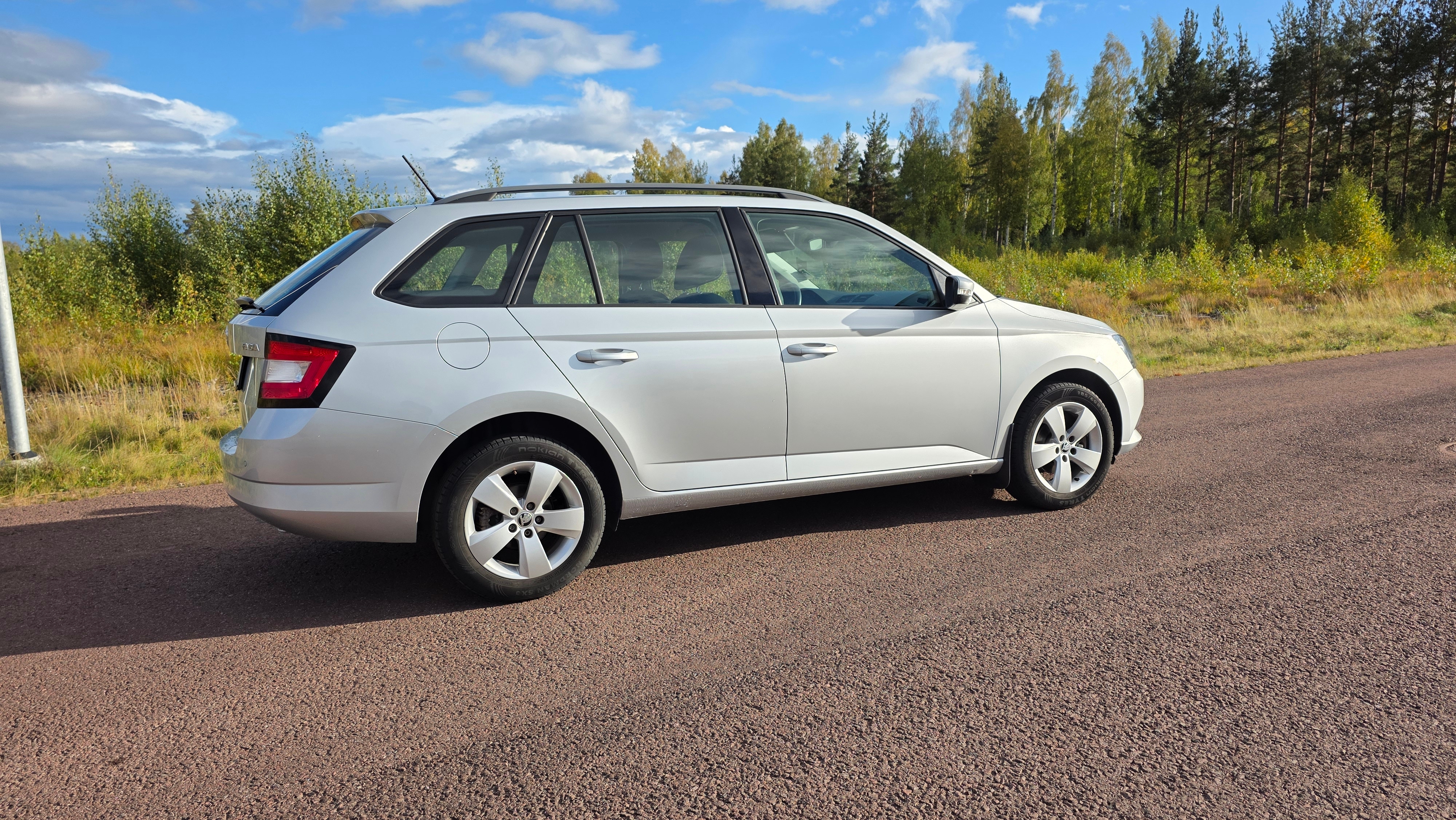 Skoda Fabia 1.0 TSI 2018, bild 2/4