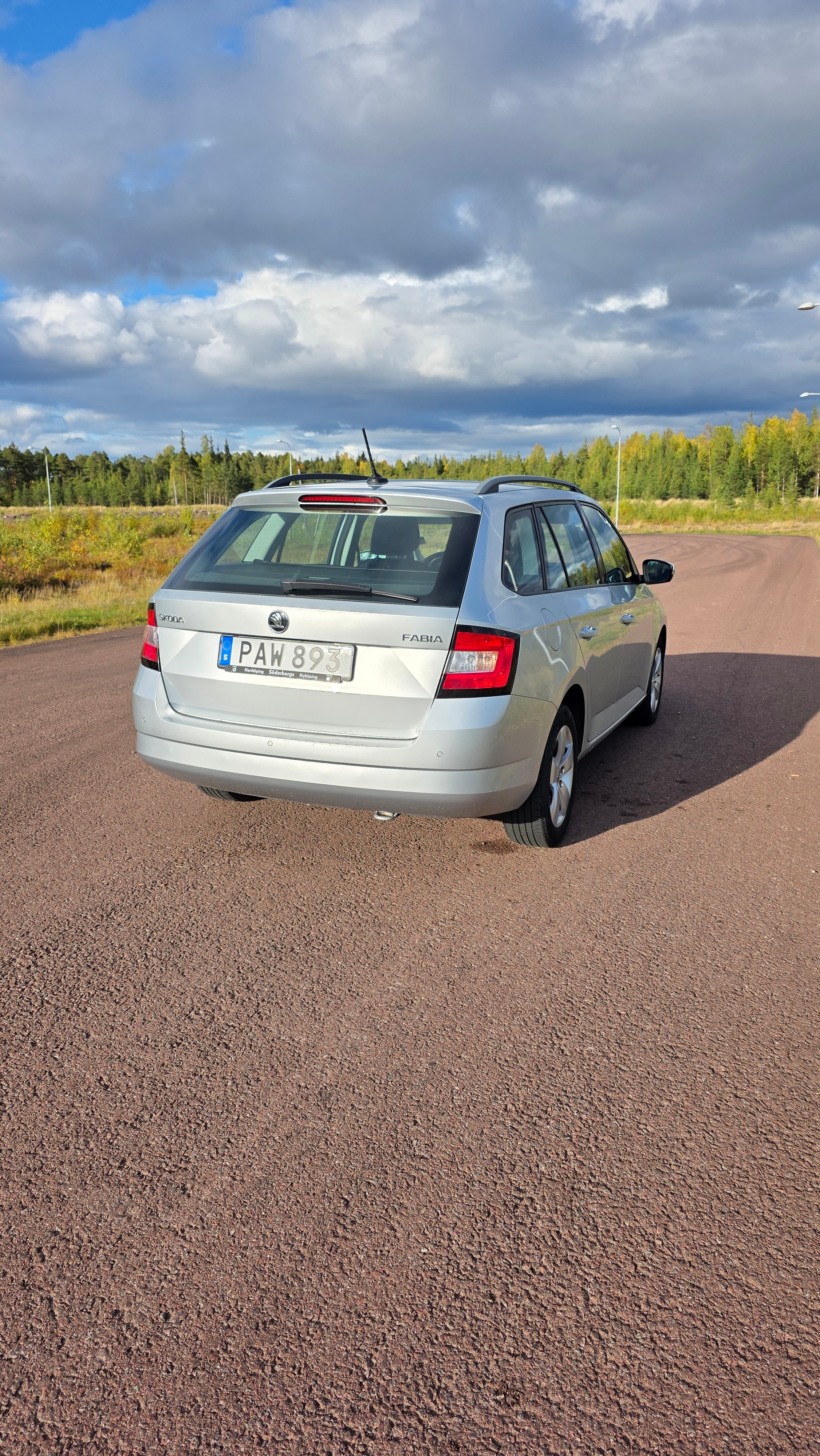 Skoda Fabia 1.0 TSI 2018, bild 3/4