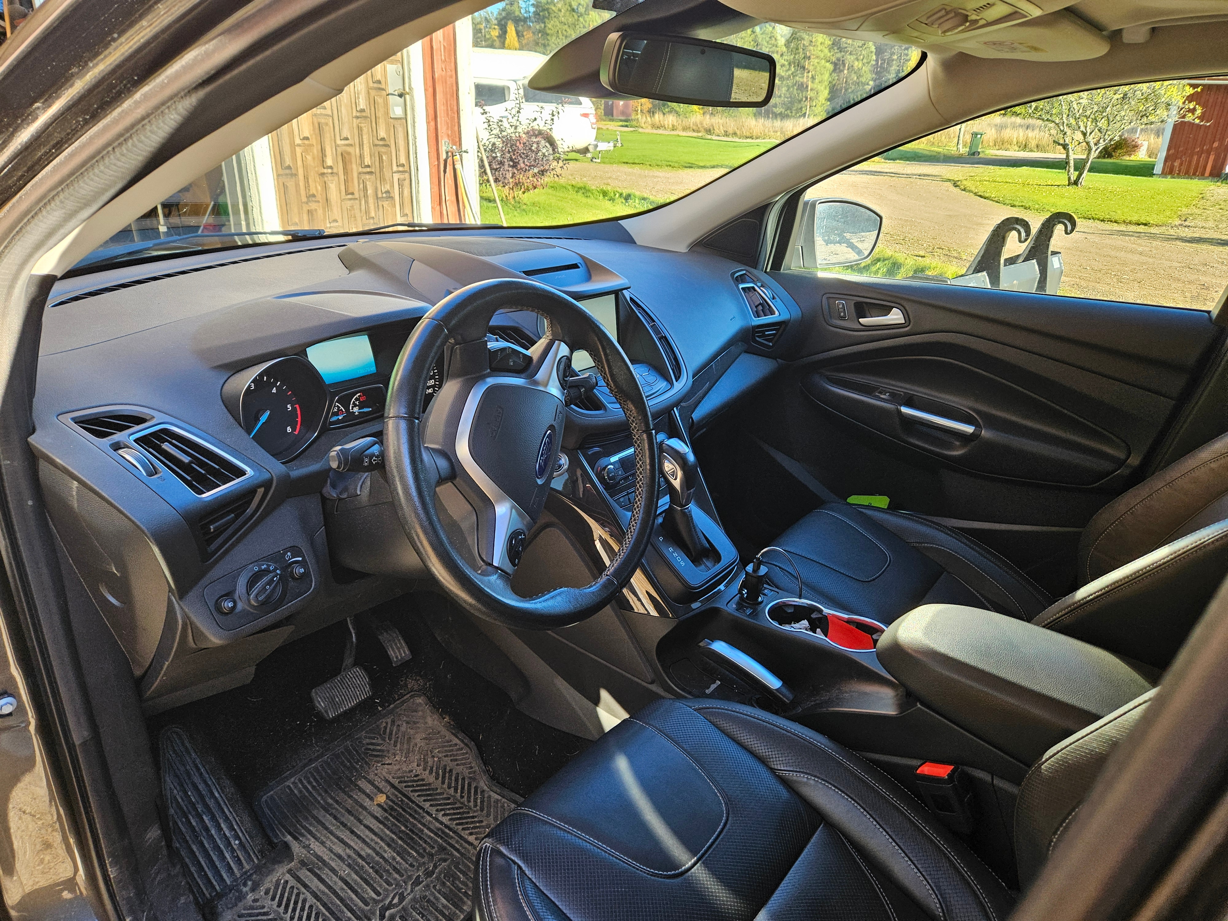 Ford Kuga 2.0 TDCi 2016, bild 4/6