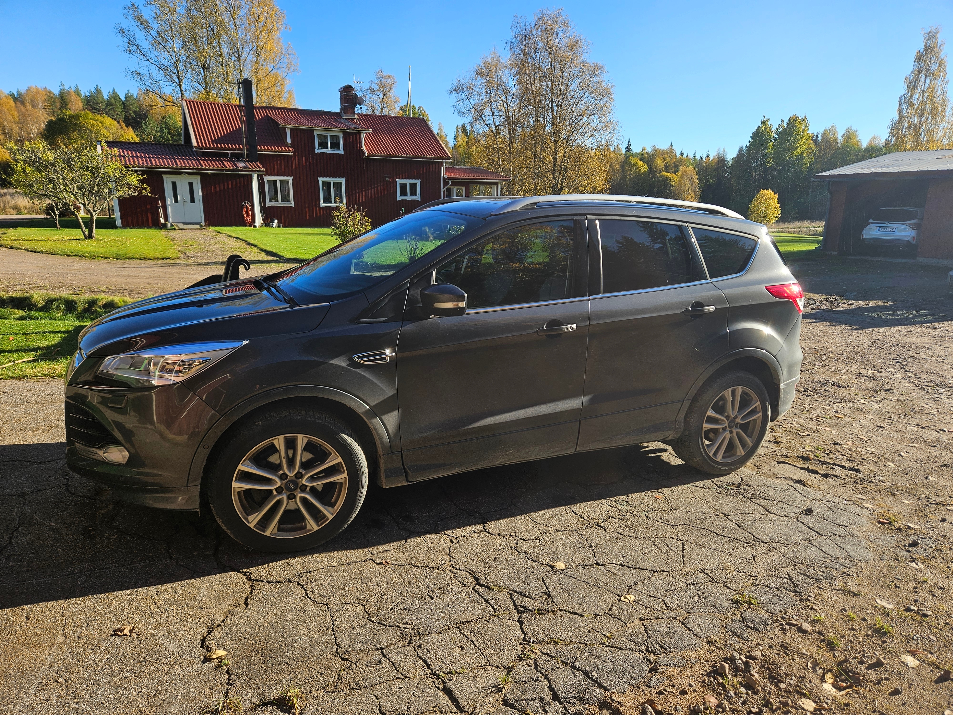 Ford Kuga 2.0 TDCi 2016, bild 2/6
