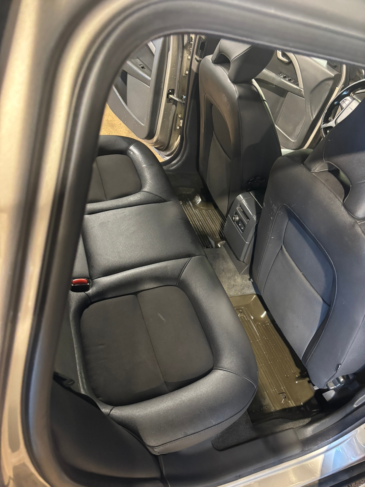 Volvo V70 2010, kuva 7/8