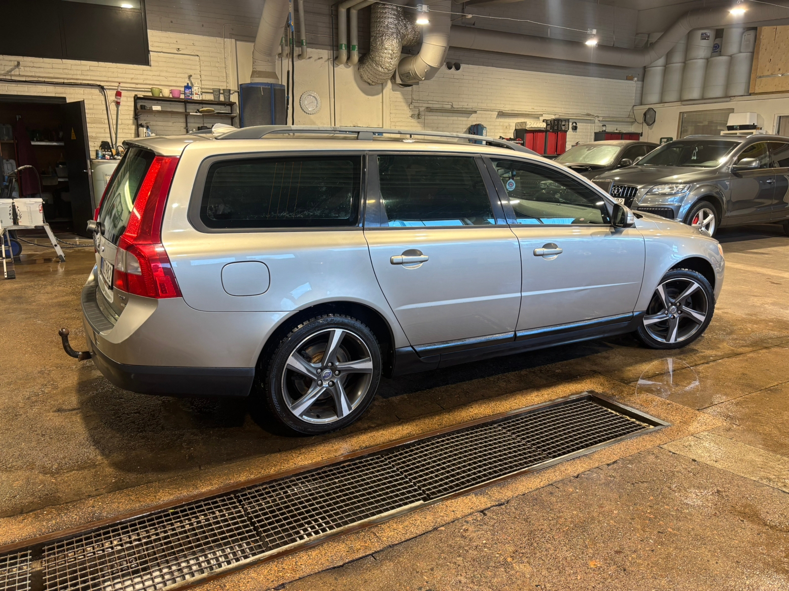 Volvo V70 2010, kuva 2/8