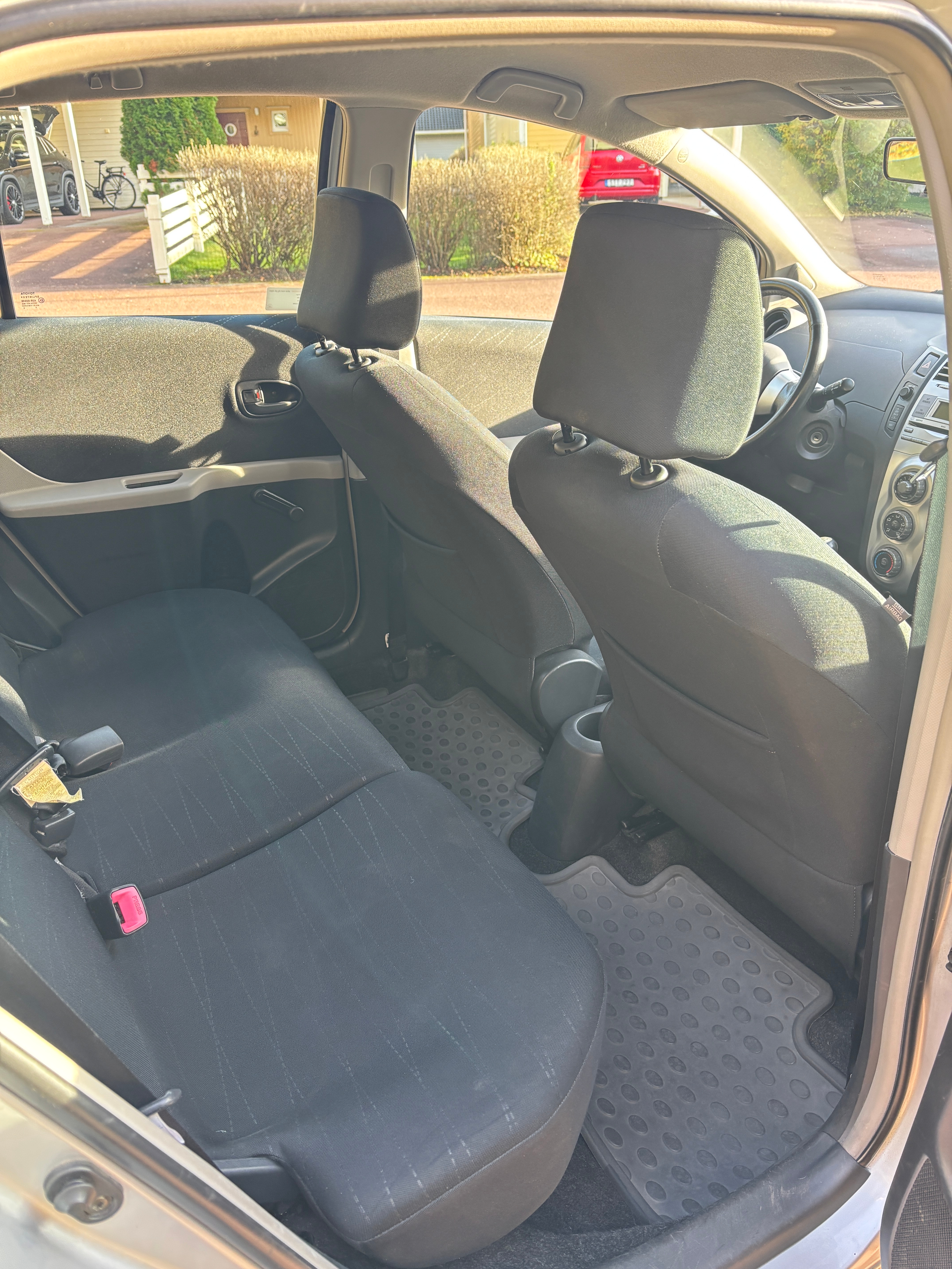 Toyota Yaris 1.3 2006, bild 2/5