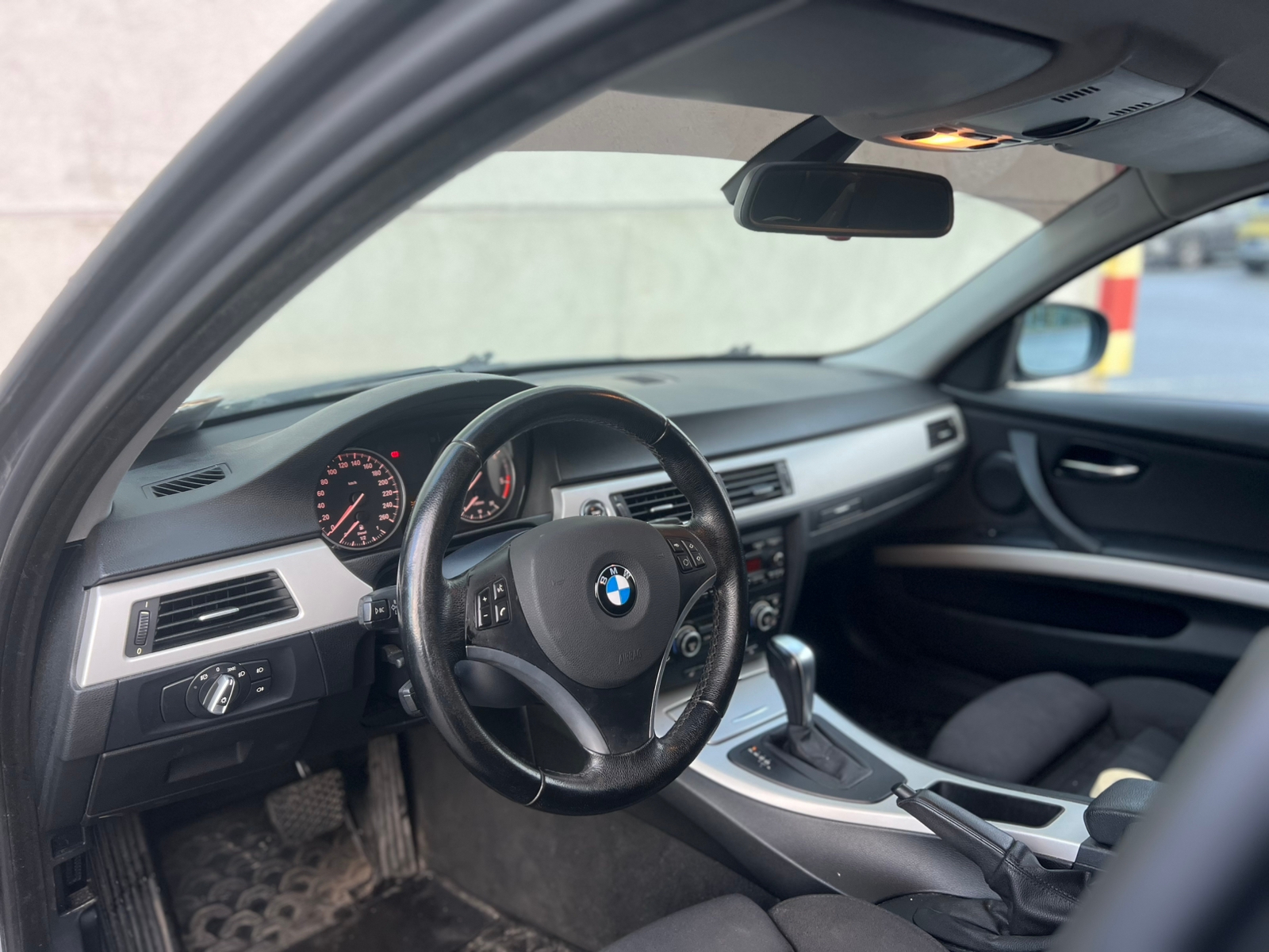 BMW 320d 2009, bild 6/8