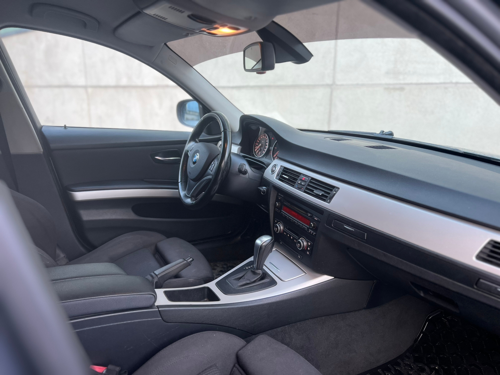 BMW 320d 2009, bild 8/8