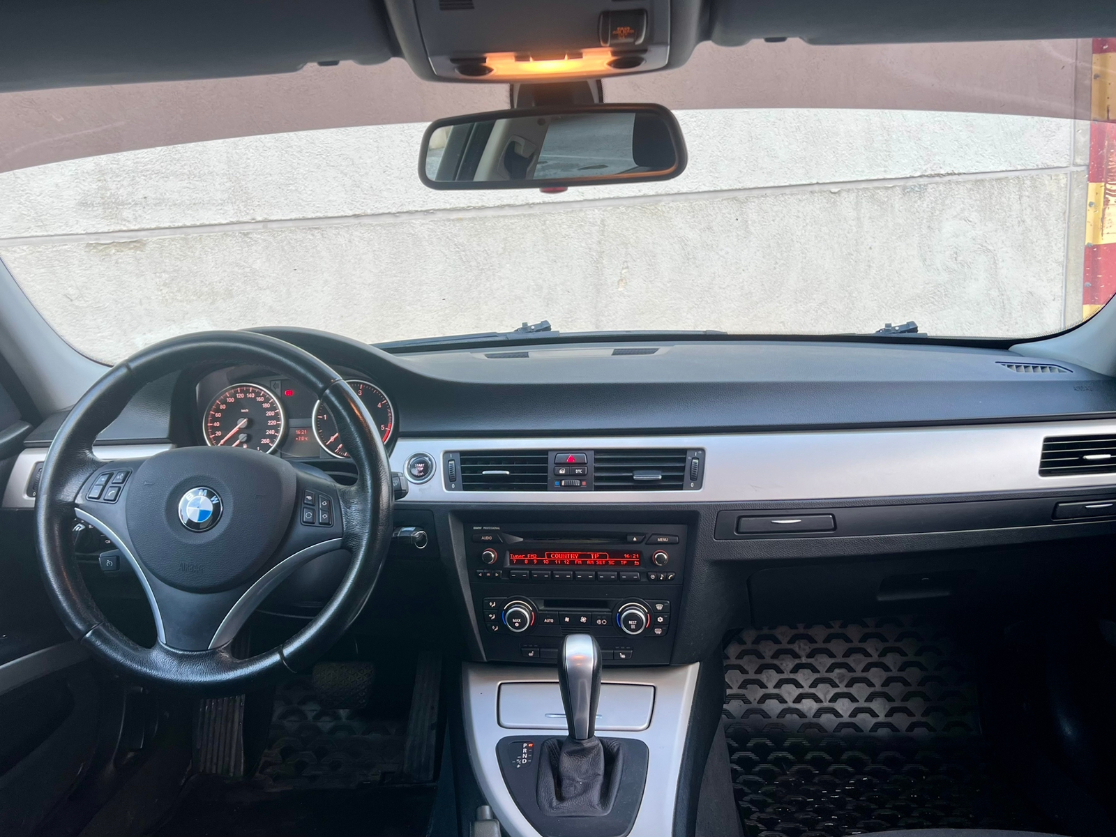 BMW 320d 2009, bild 7/8