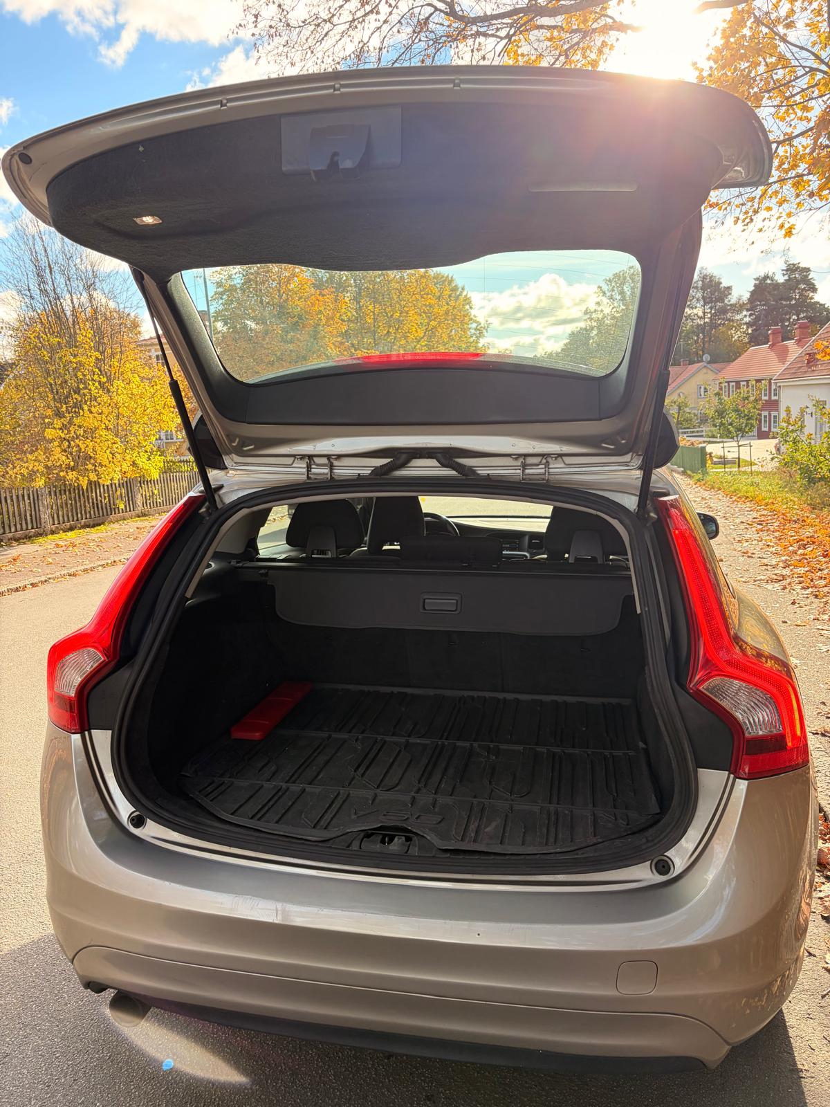Volvo V60 D2 2014, kuva 7/9