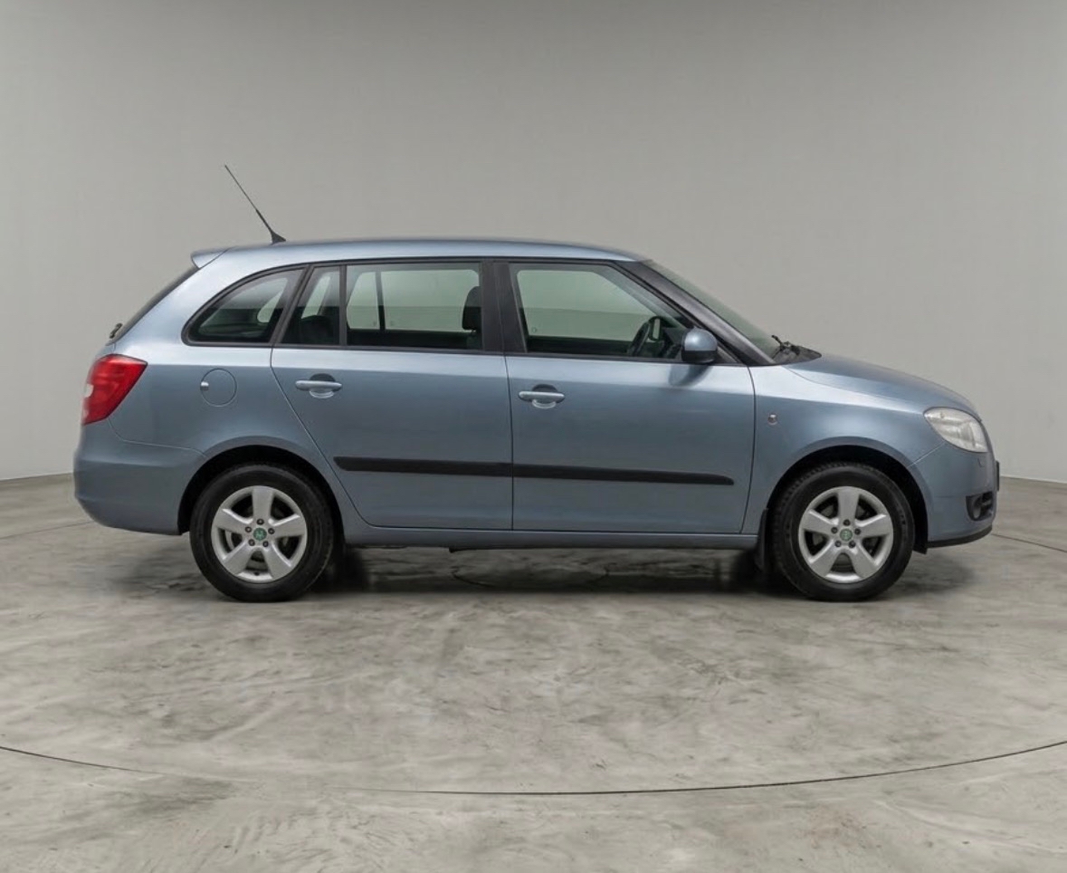 Skoda Fabia 2010, bild 3/5