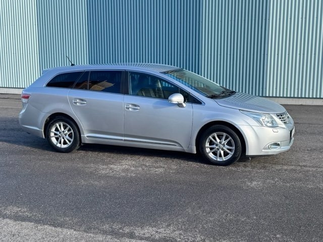 Toyota Avensis 2.0 D-4D Business 2011, bild 2/10