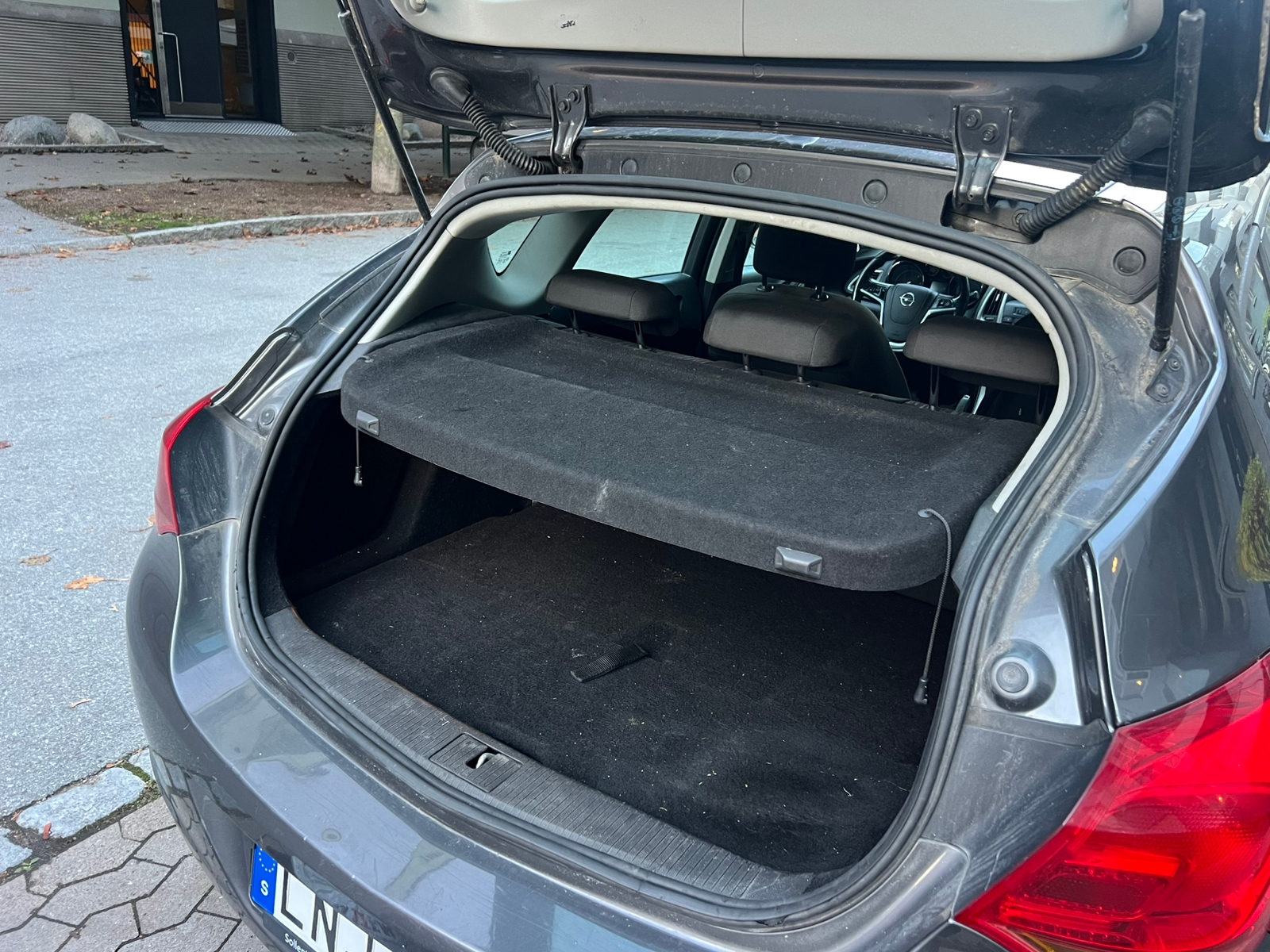 Opel Astra 1.3 CDTI 2010, bild 7/8