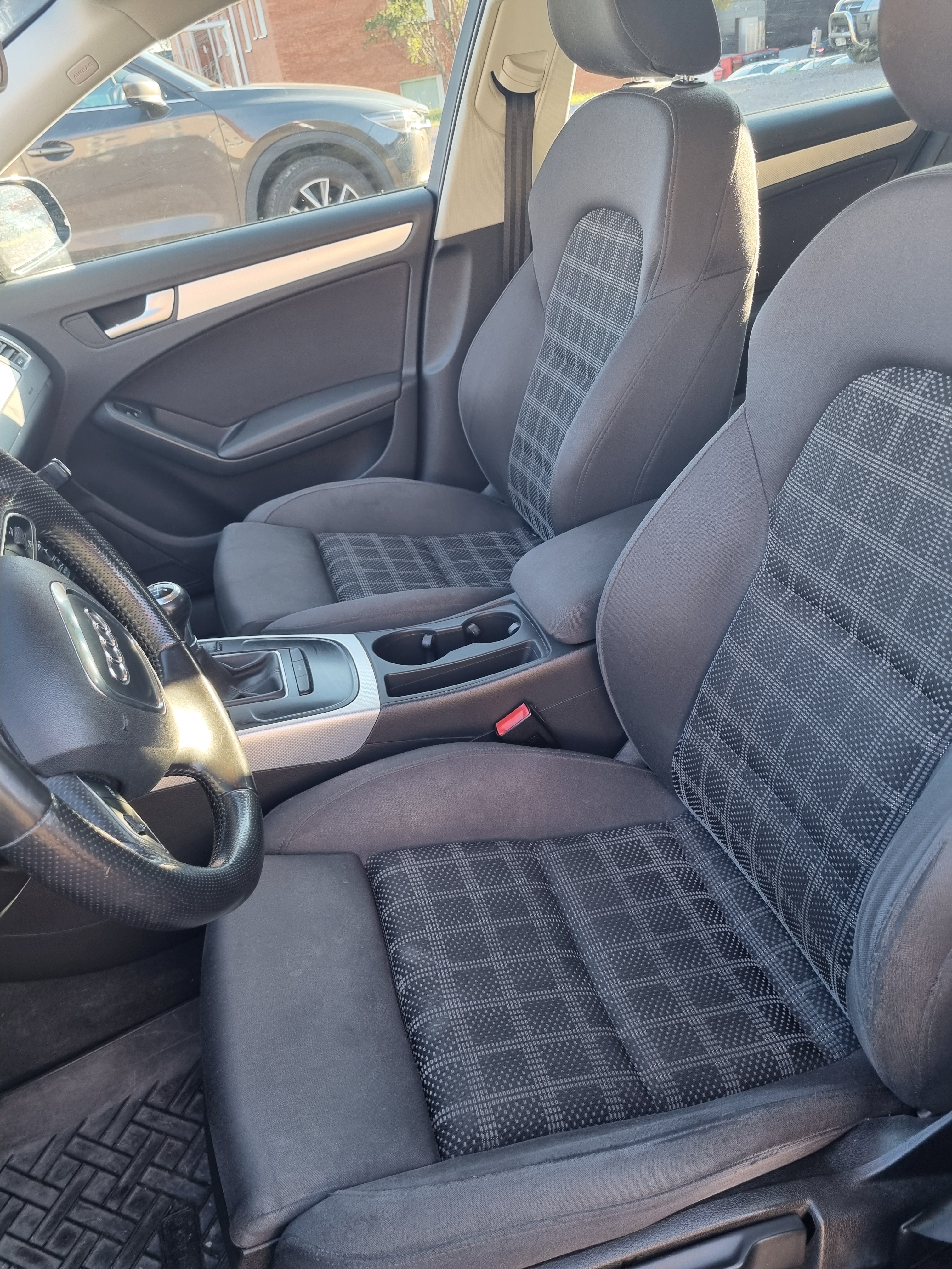 Audi A4 2.0 TFSI 2011, bild 5/10