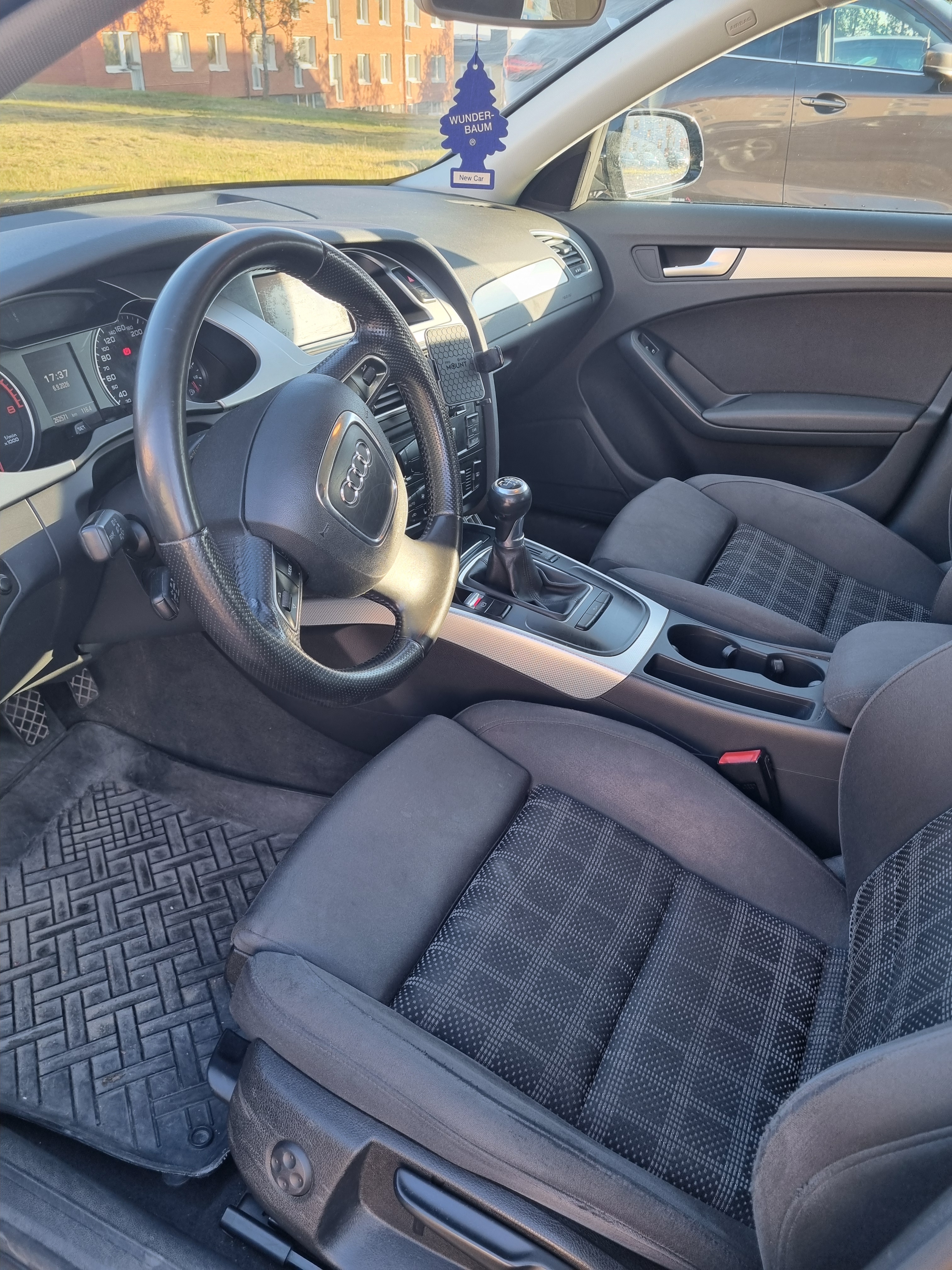 Audi A4 2.0 TFSI 2011, bild 6/10