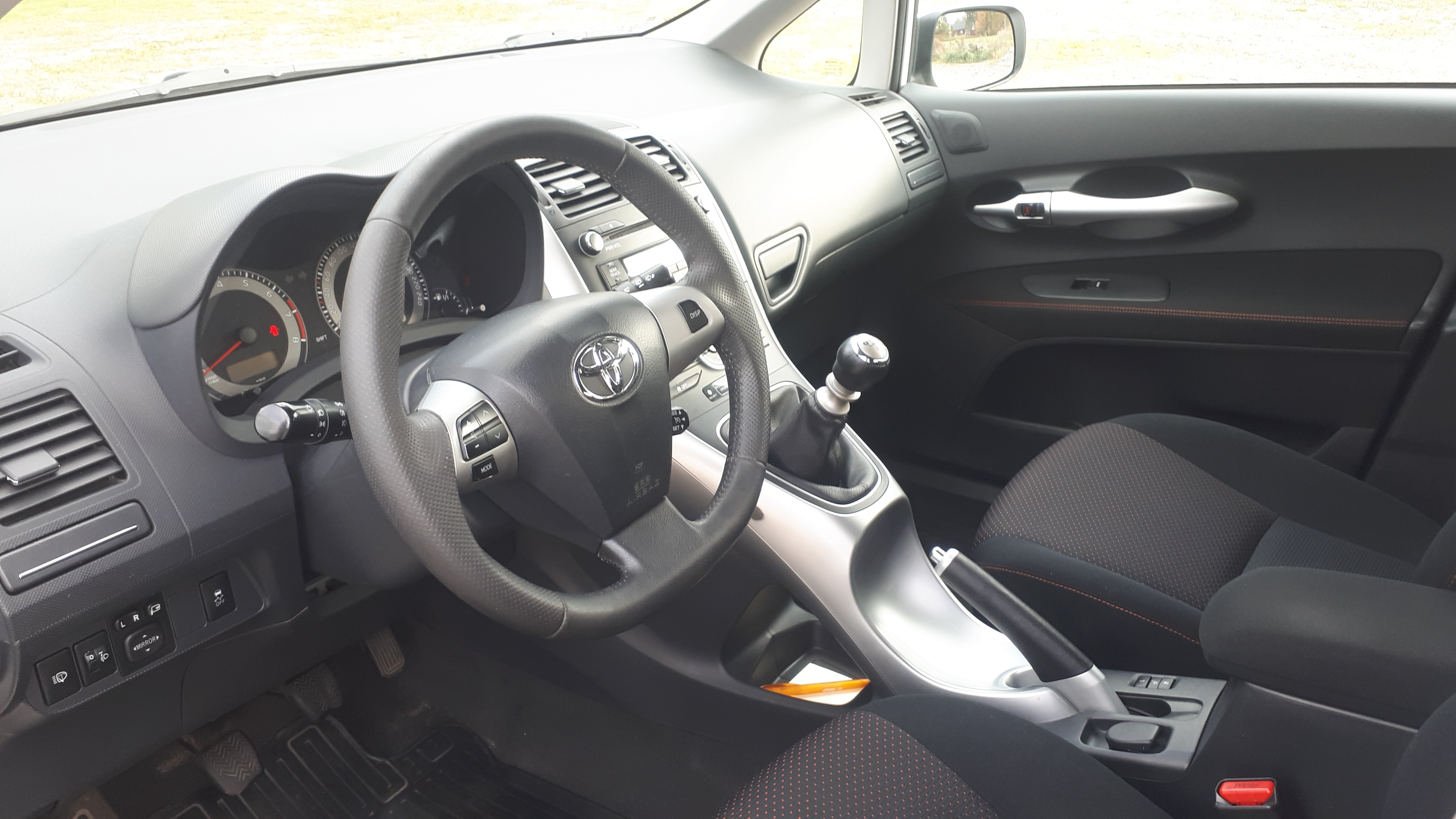 Toyota Auris 1.6 2010, photo 3/9