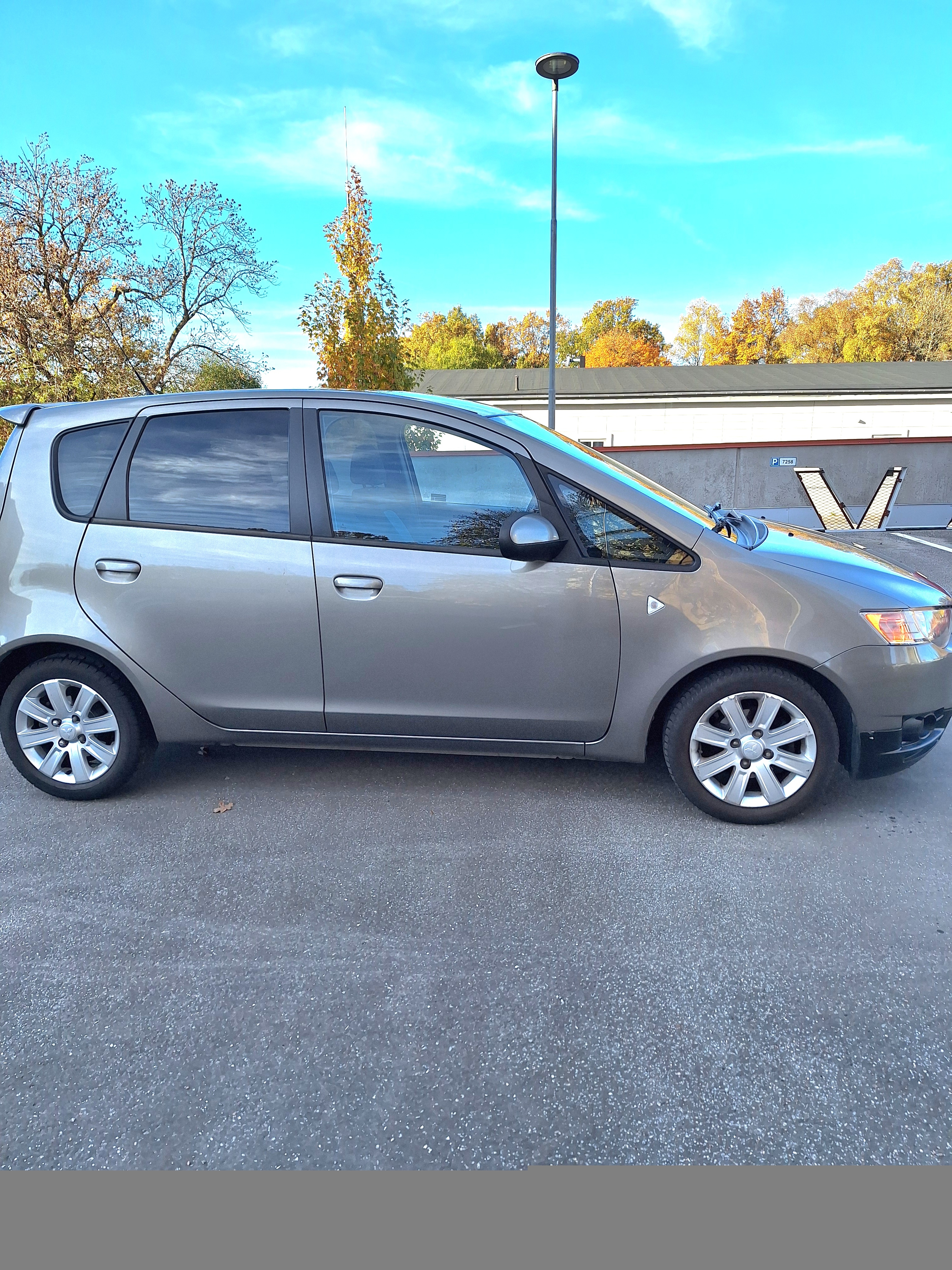 Mitsubishi Colt 1.3 2010, bild 2/6