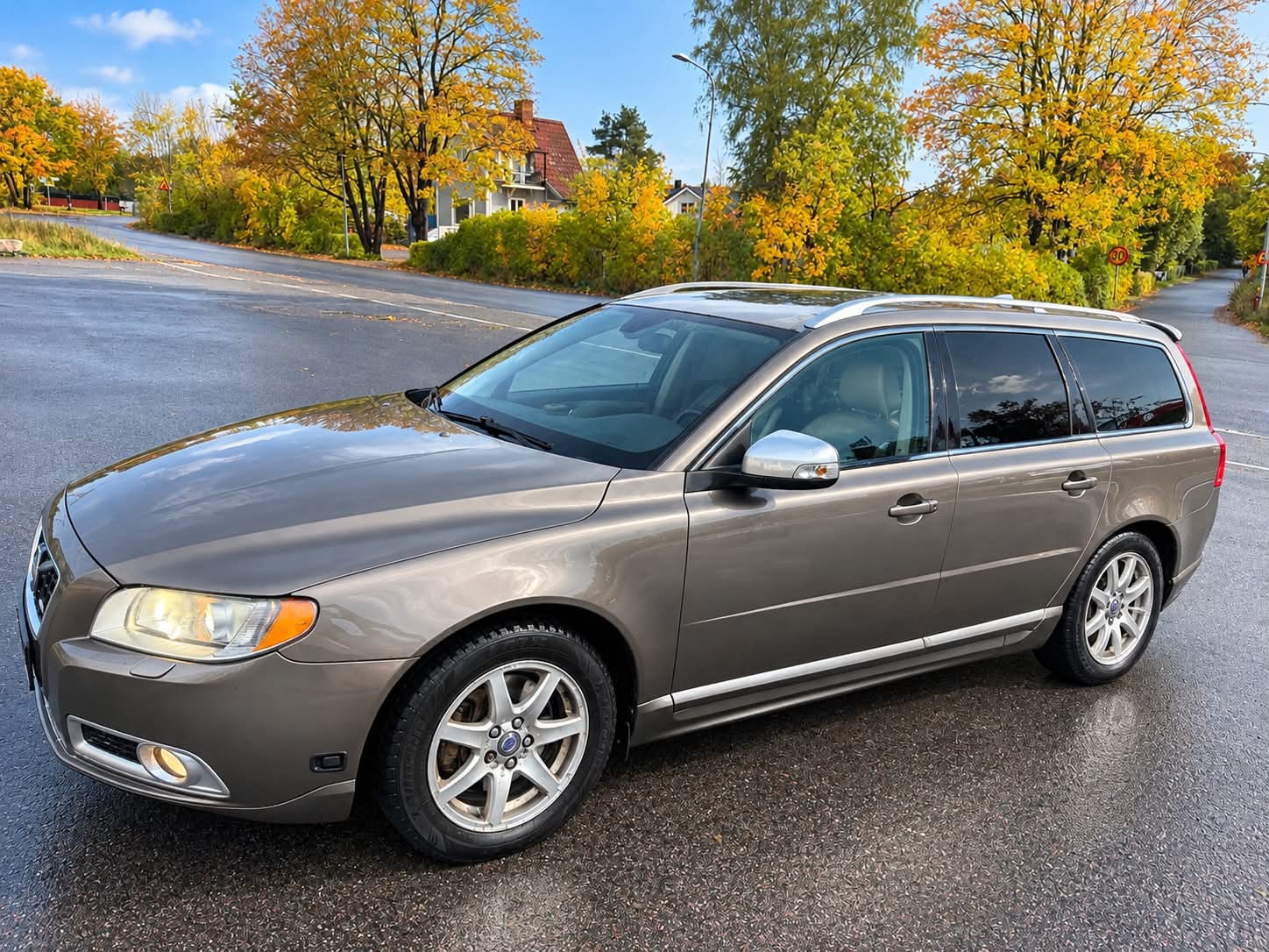 Volvo V70 R Design 2010, bild 2/6