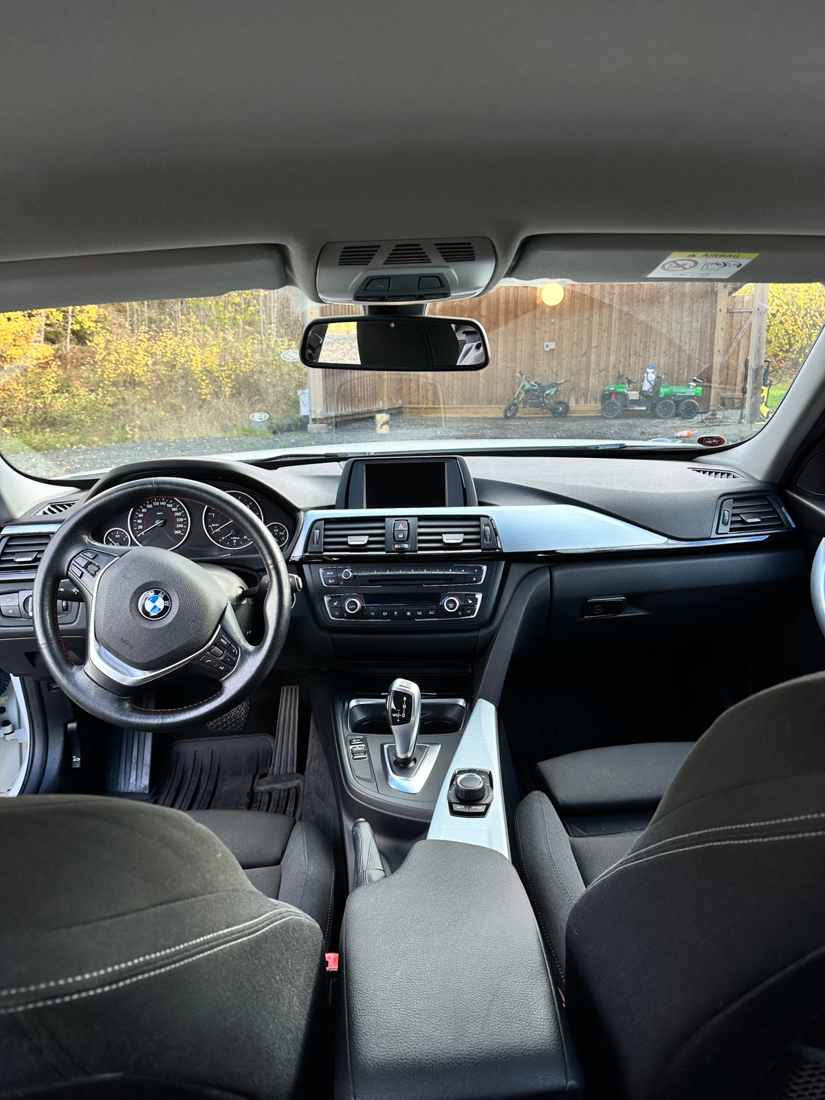 BMW 320i 2015, bild 4/7