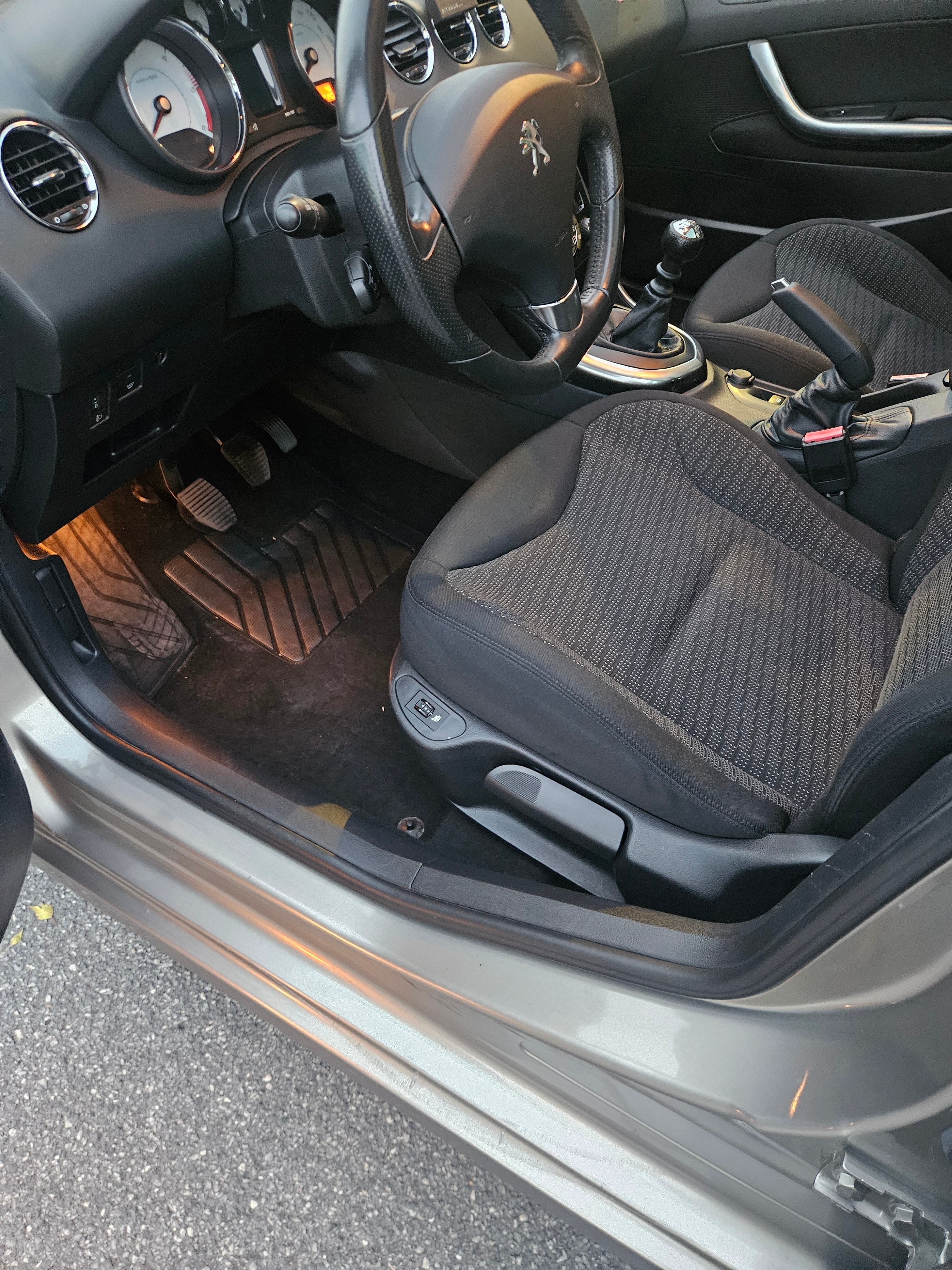 Peugeot 308 2011, bild 7/10