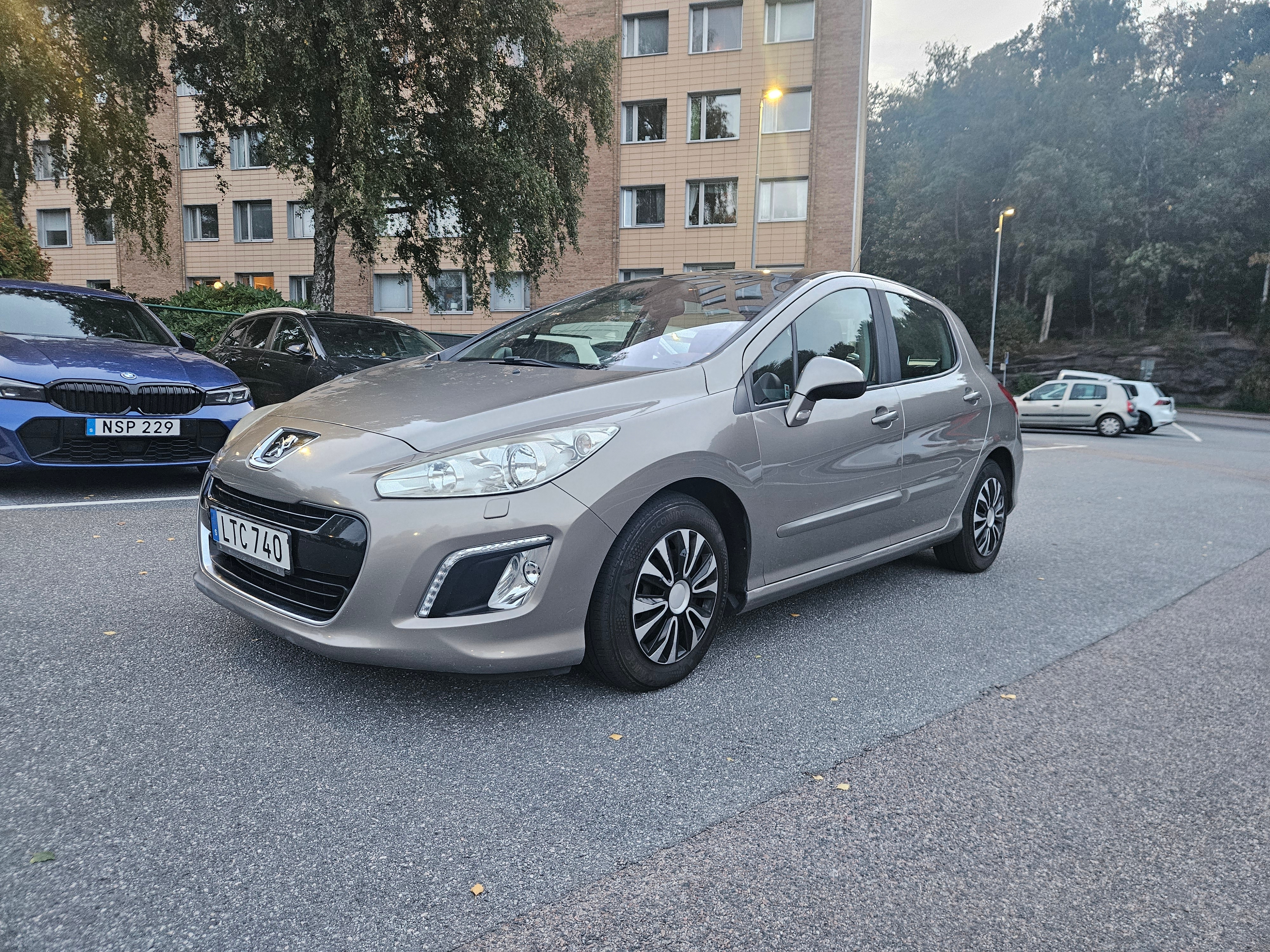 Peugeot 308 2011, bild 2/10