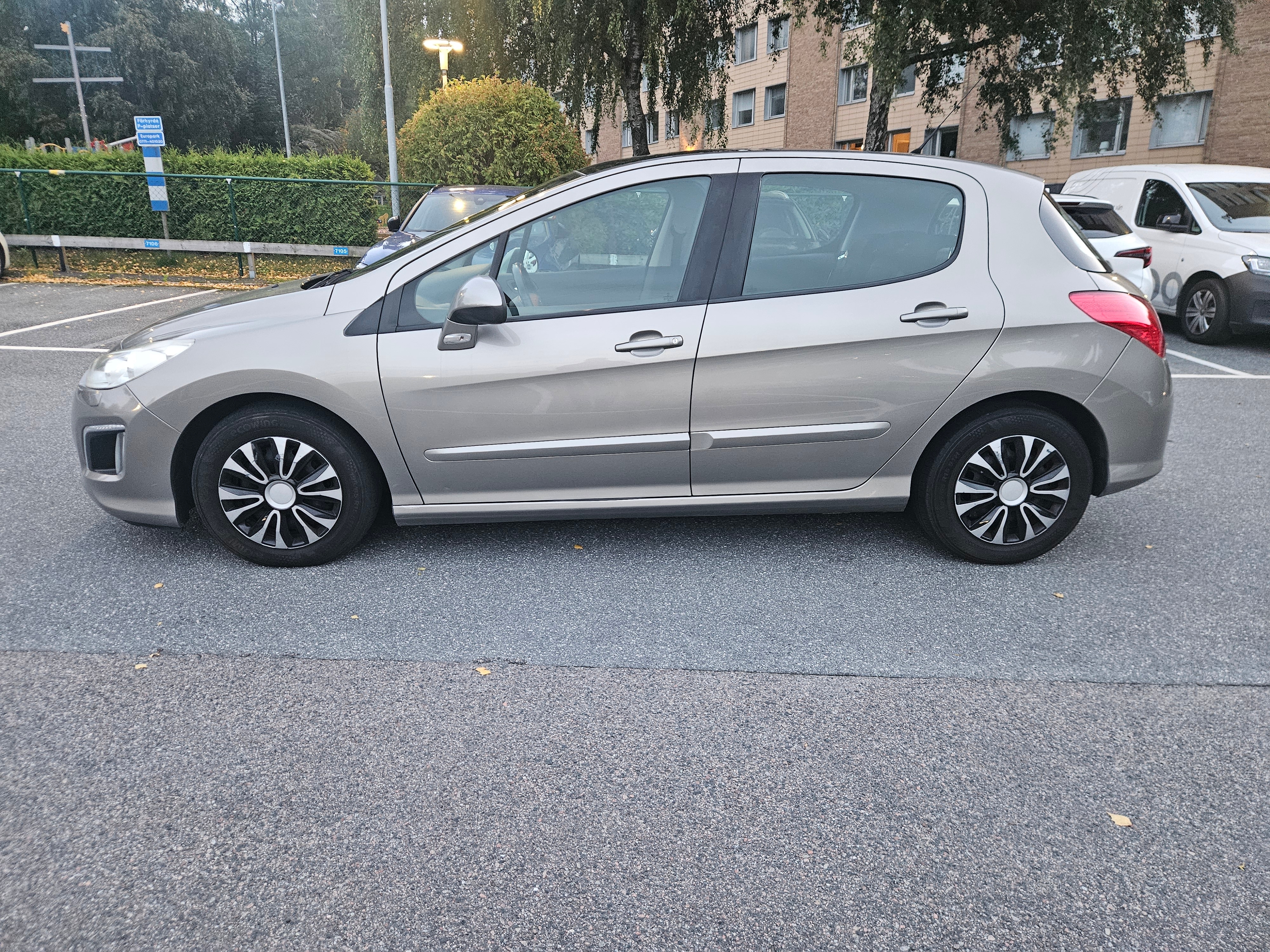 Peugeot 308 2011, bild 3/10