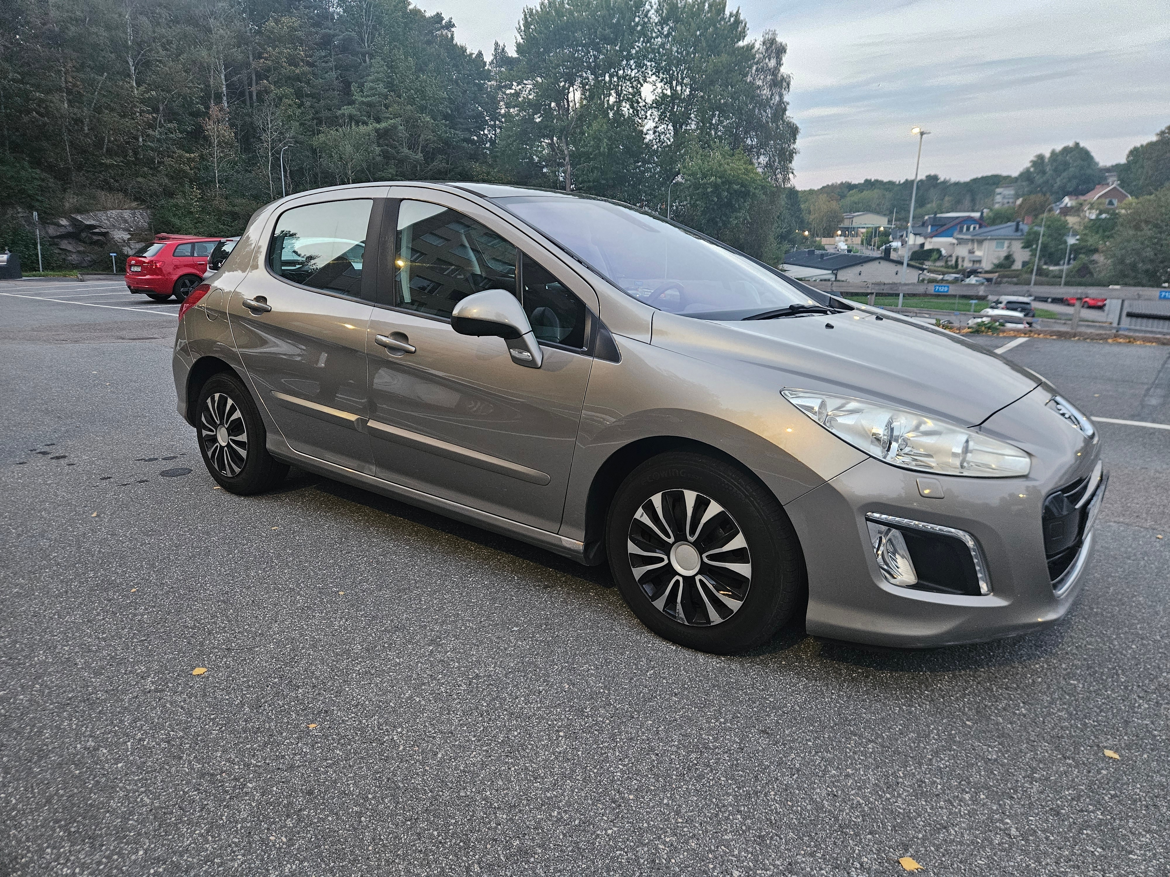 Peugeot 308 2011, bild 6/10