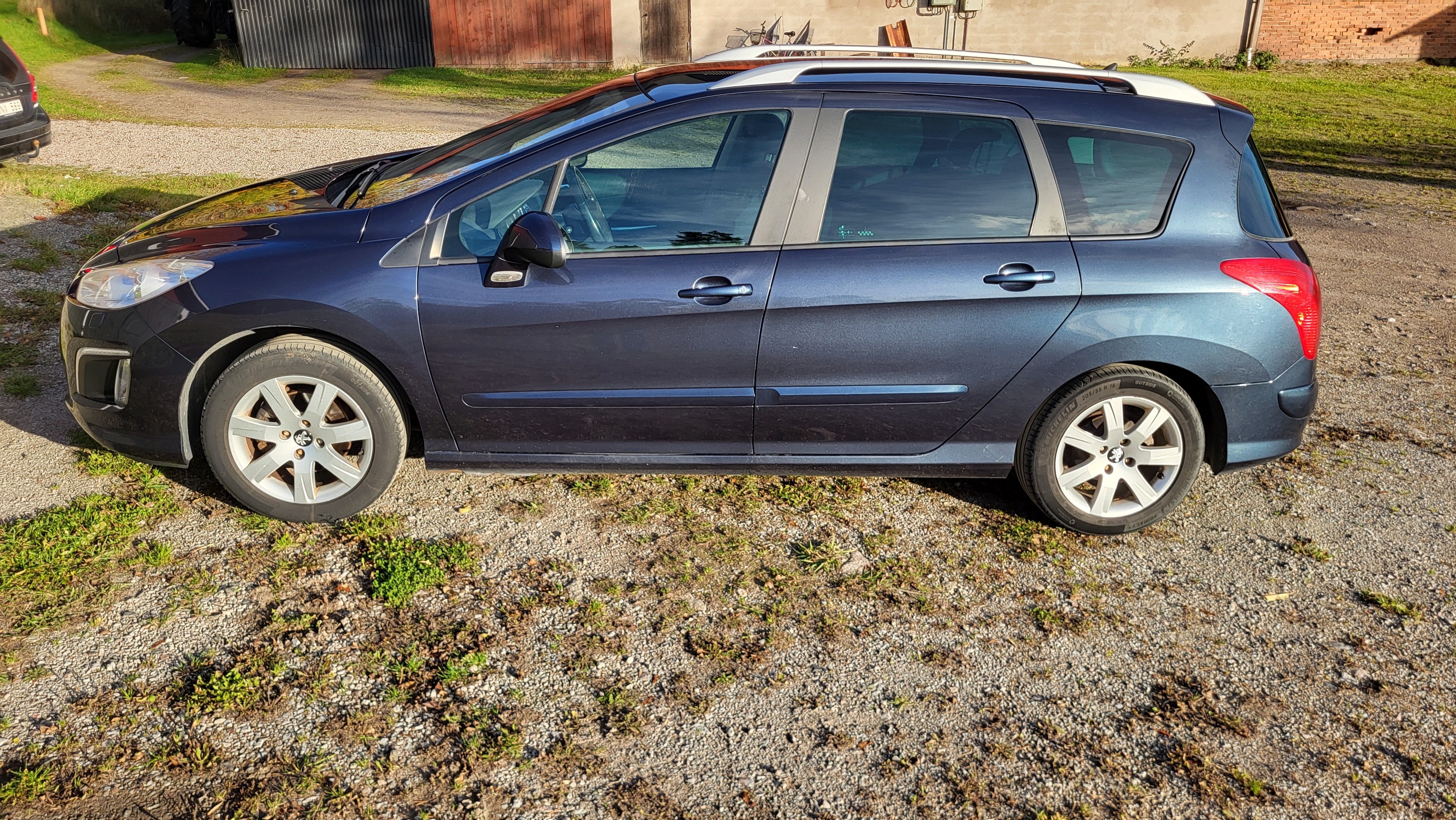 Peugeot 308 e-HDi FAP 110 2013, photo 2/7