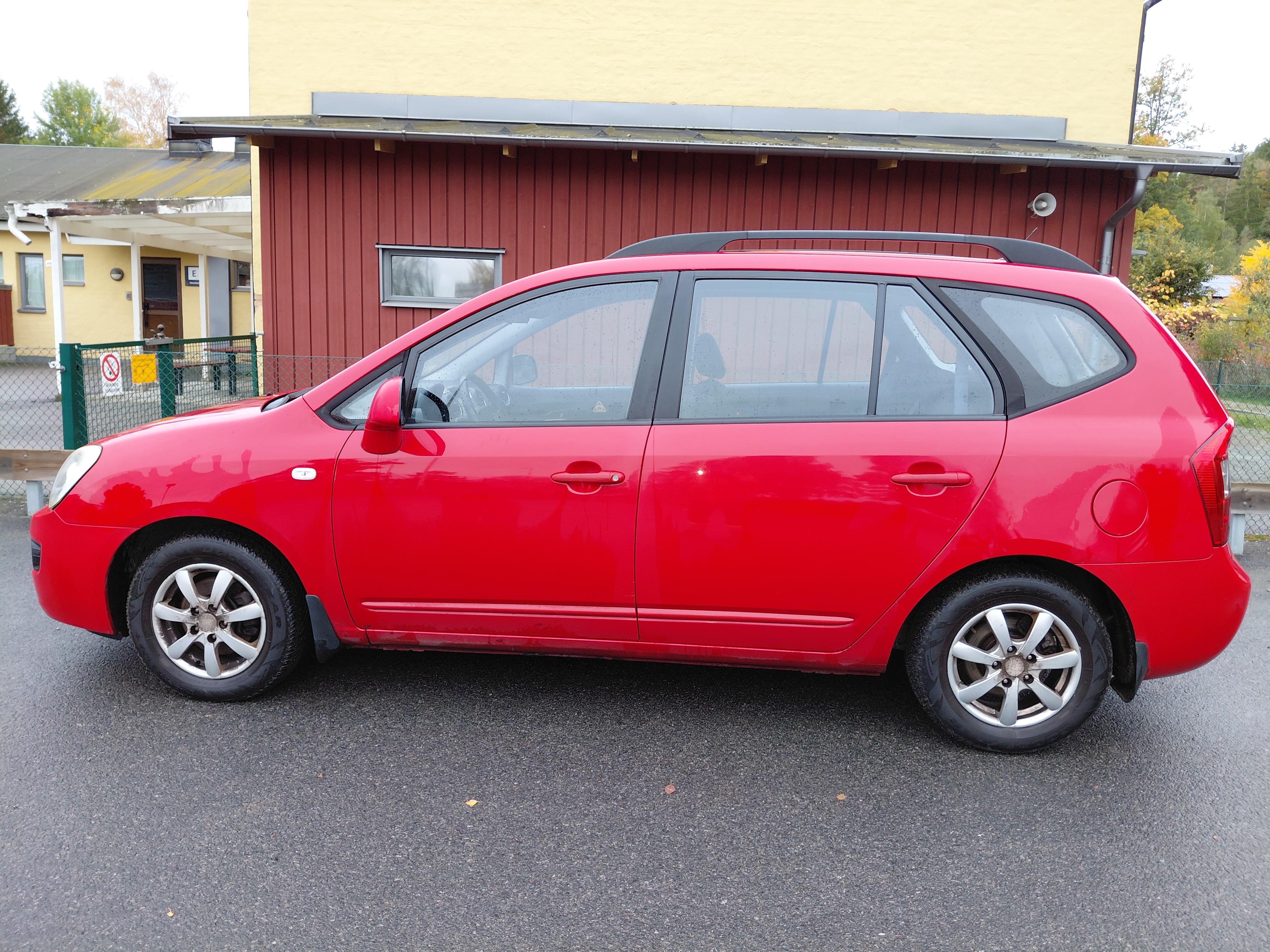 Kia Carens 2.0 2010, bild 2/10
