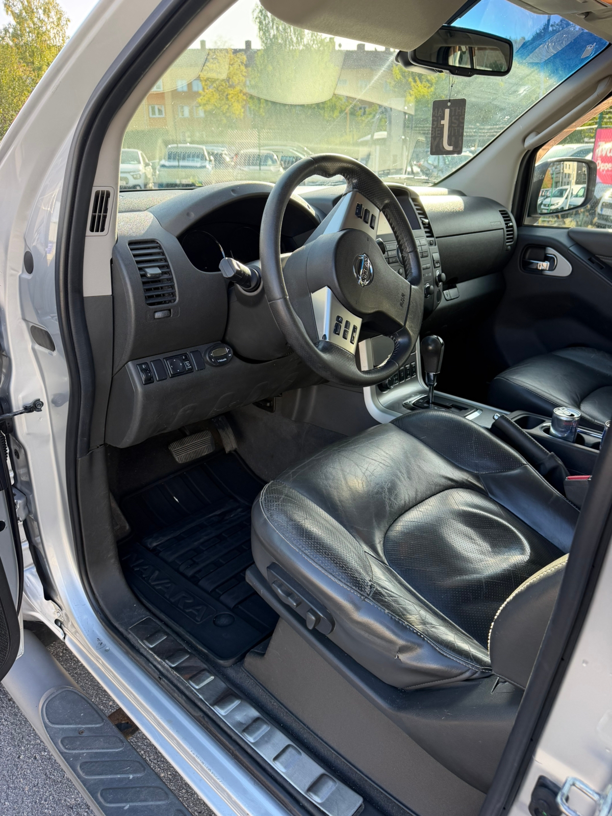 Nissan Navara 3.0 dCi 2013, bild 5/10