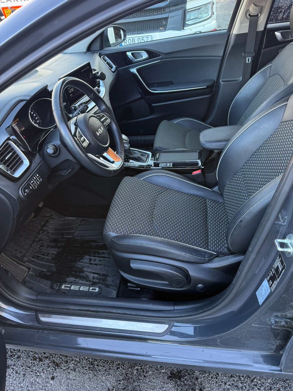 Kia Ceed 1.6 GDI 2022, bild 7/8