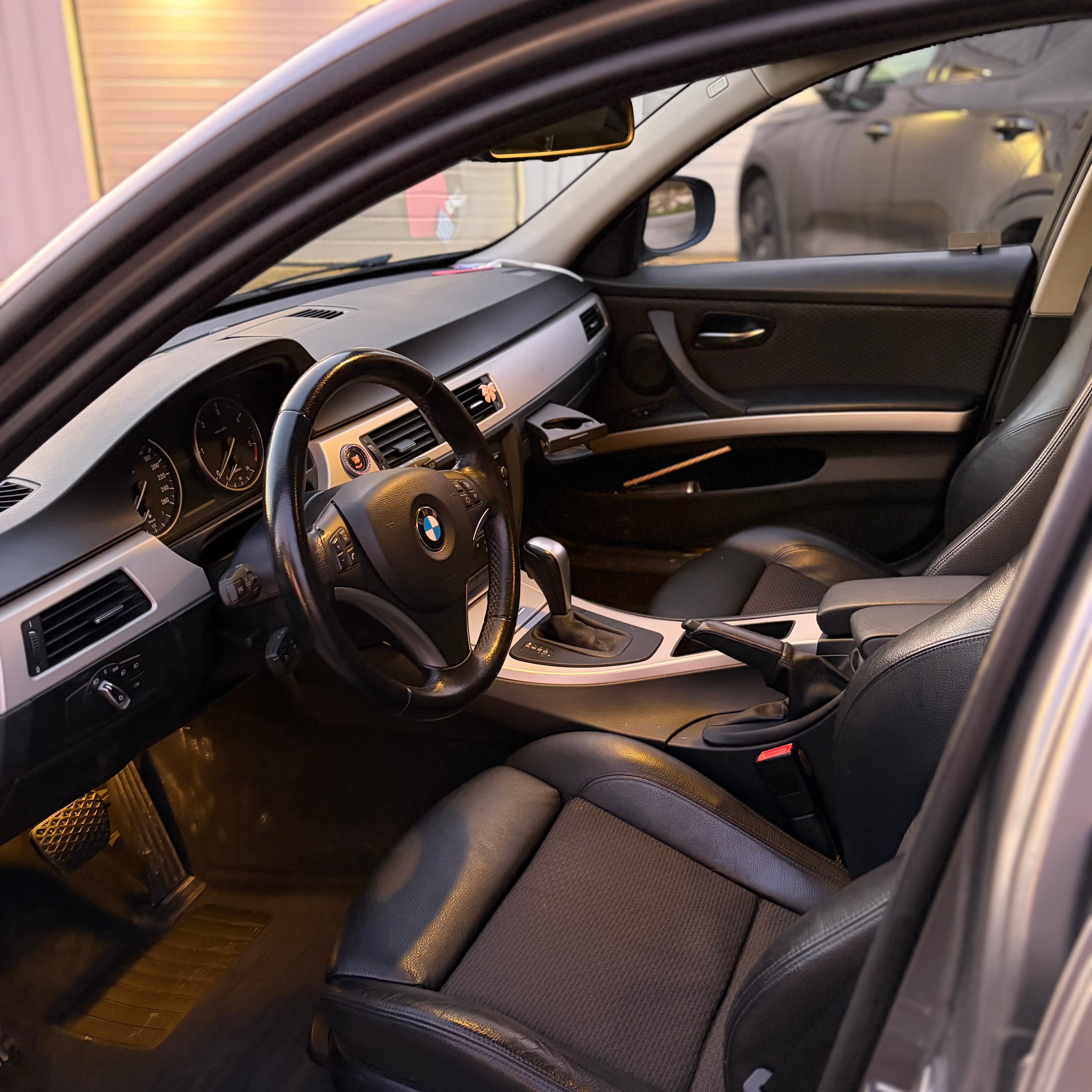 BMW 320d 2010, bild 4/7