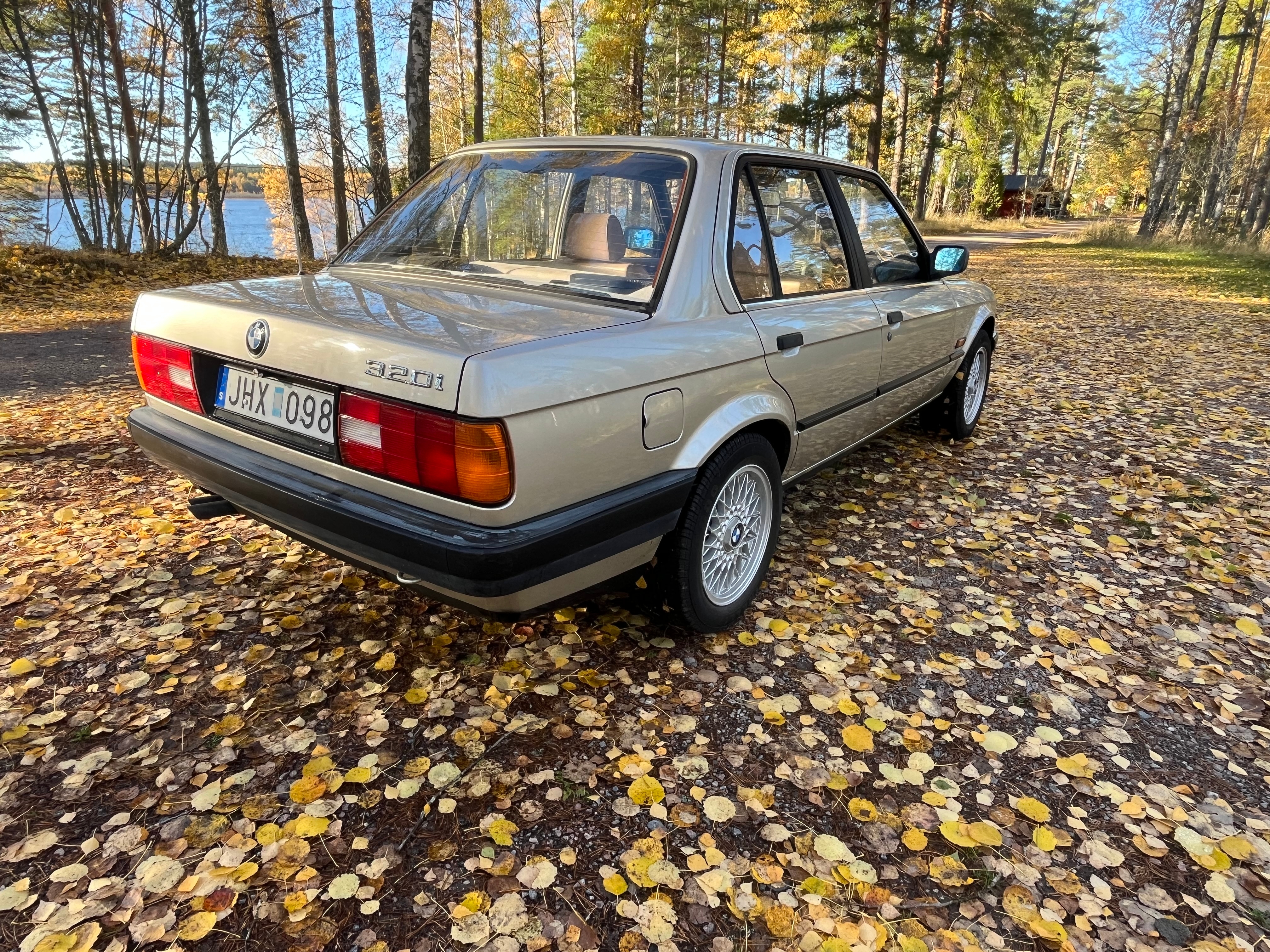 BMW 320i 1989, bild 7/10